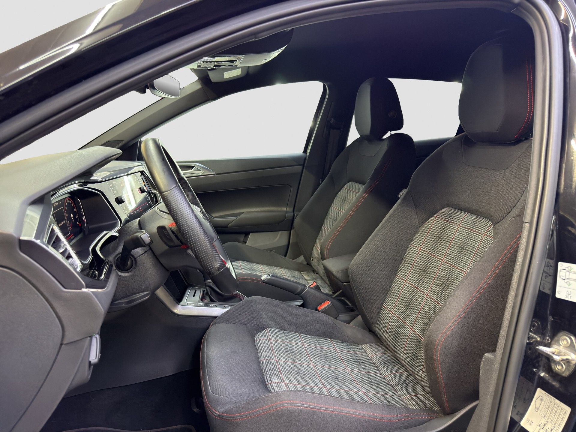 VW Polo 2.0 TSI GTI DSG-image-12