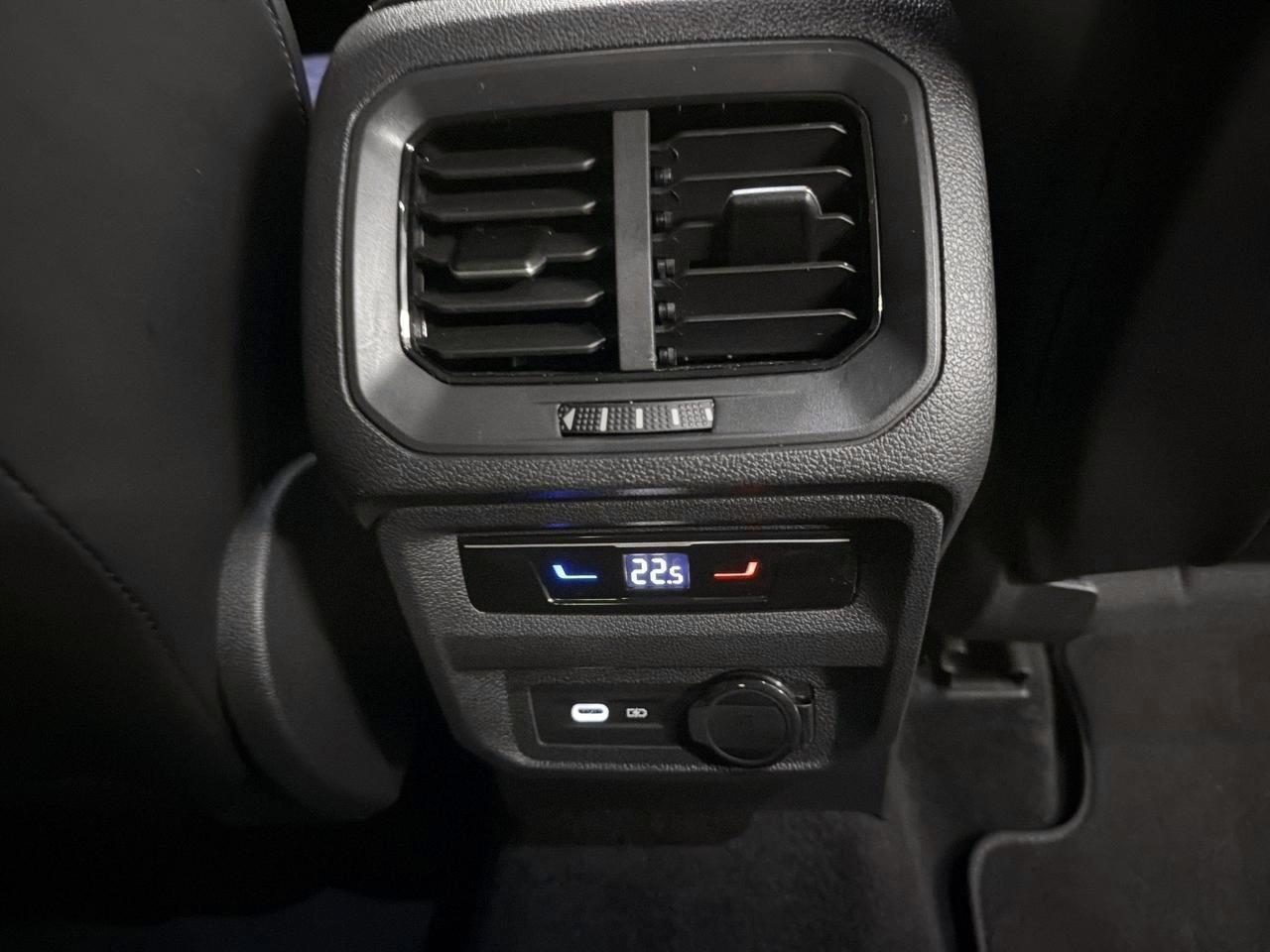 VW Tiguan 2.0 TSI R DSG 4Motion-image-13