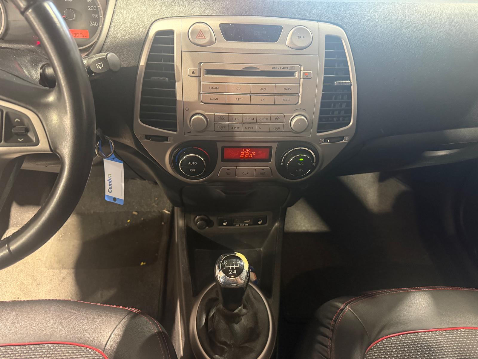 HYUNDAI i20 1.6 Premium-image-8