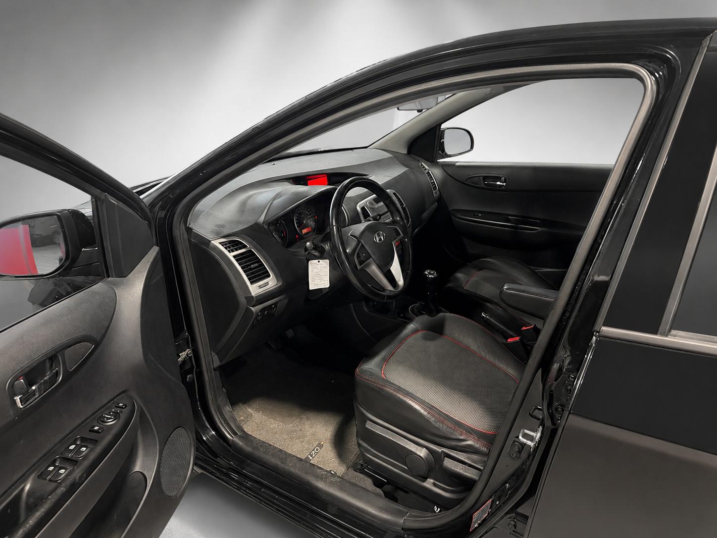 HYUNDAI i20 1.6 Premium-image-4