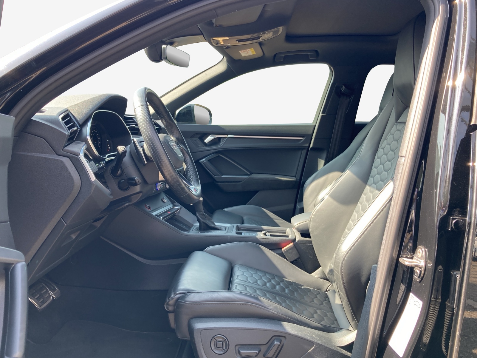 AUDI RS Q3 Sportback quattro S tronic-image-7