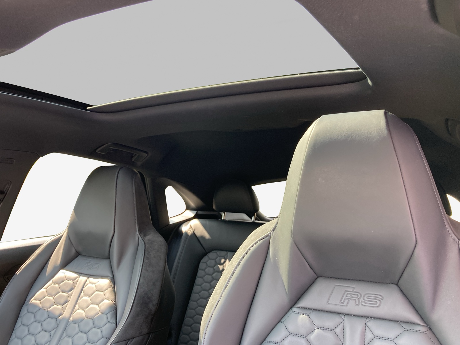 AUDI RS Q3 Sportback quattro S tronic-image-14