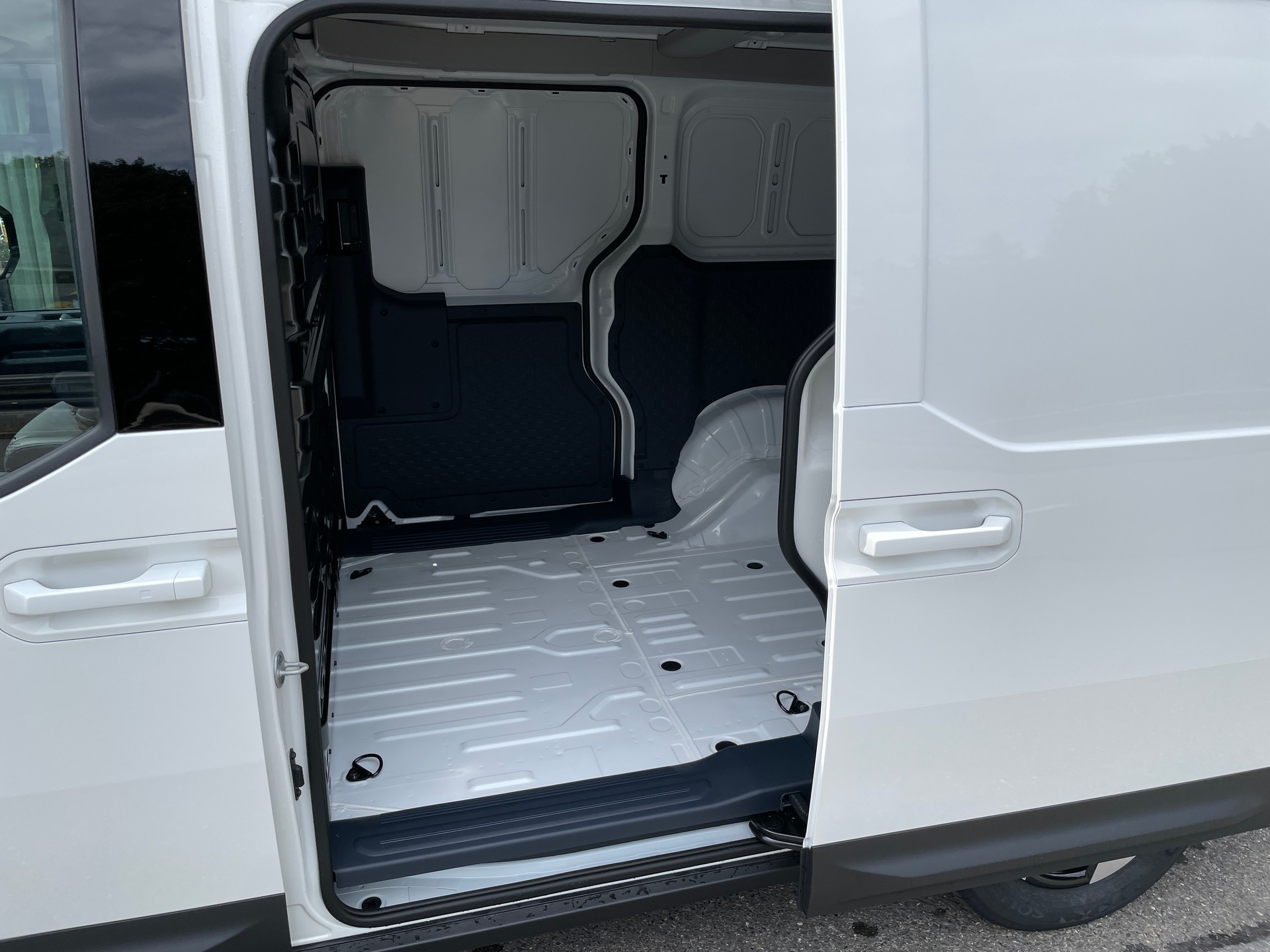 KIA PV5 Cargo 71.2 kWh Elite, 2-Türen-image-17