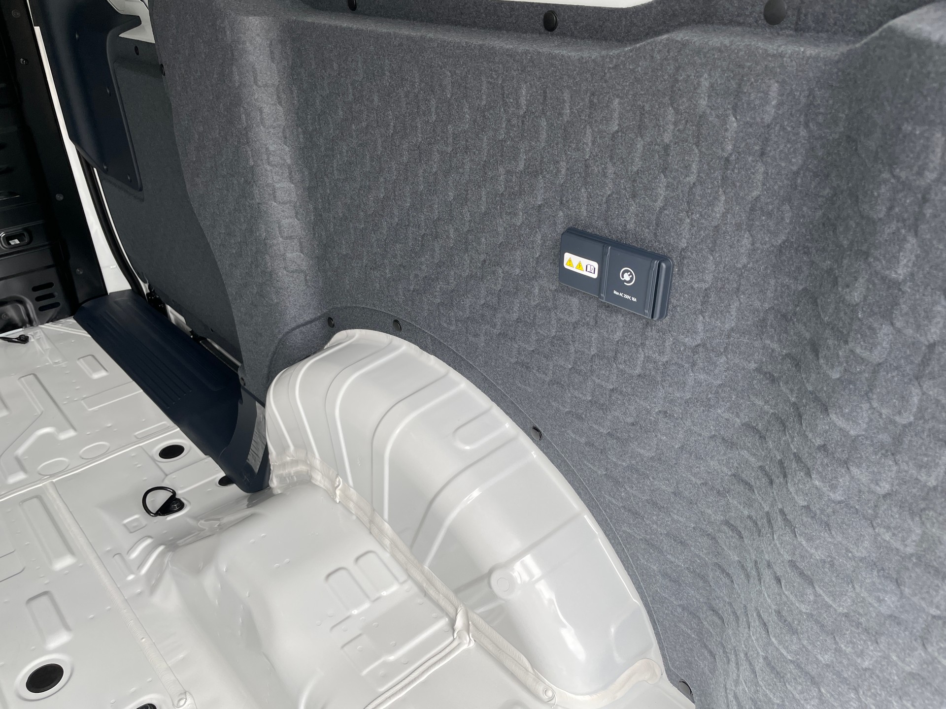 KIA PV5 Cargo 71.2 kWh Elite, 2-Türen-image-11