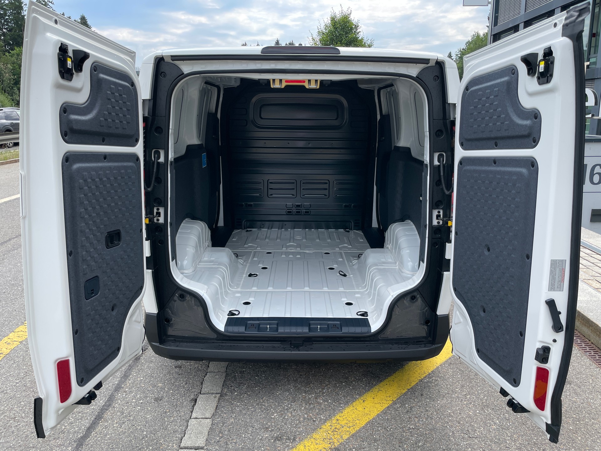 KIA PV5 Cargo 71.2 kWh Elite, 2-Türen-image-9