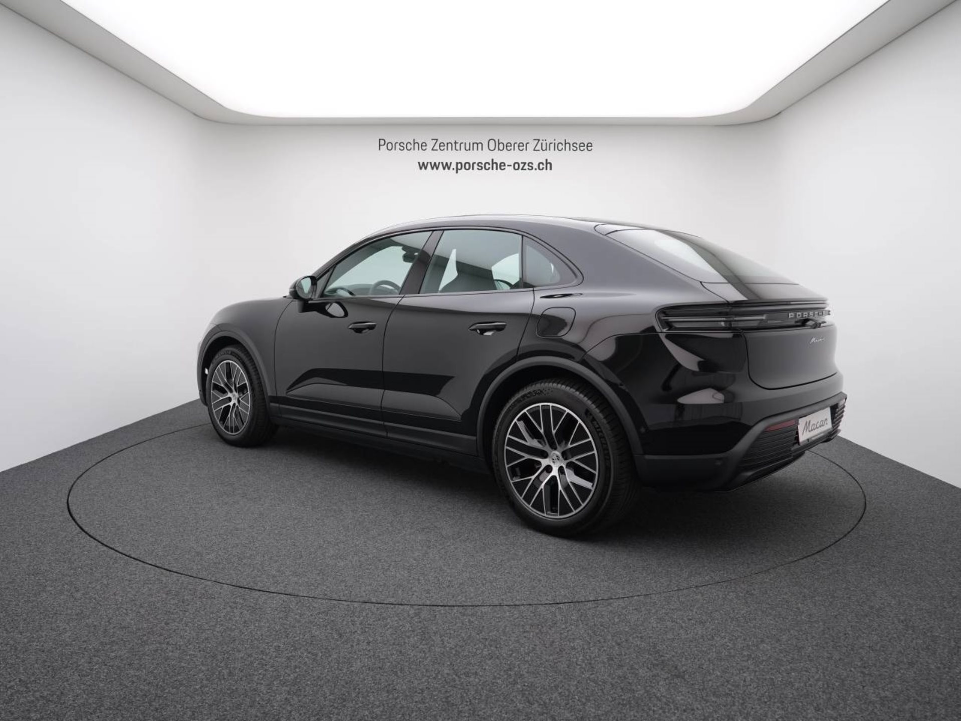 PORSCHE Macan 4-image-2