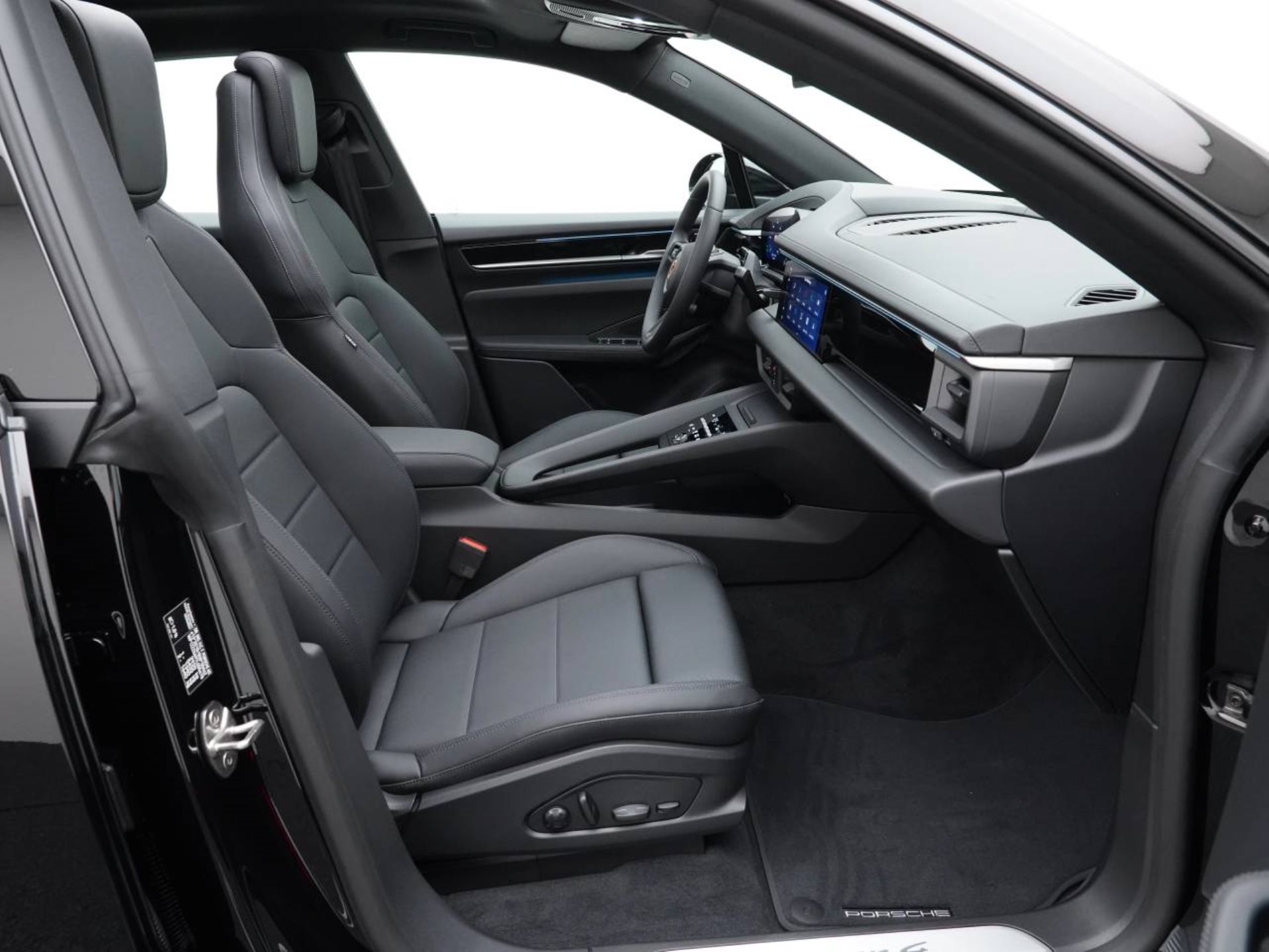 PORSCHE Macan 4-image-24