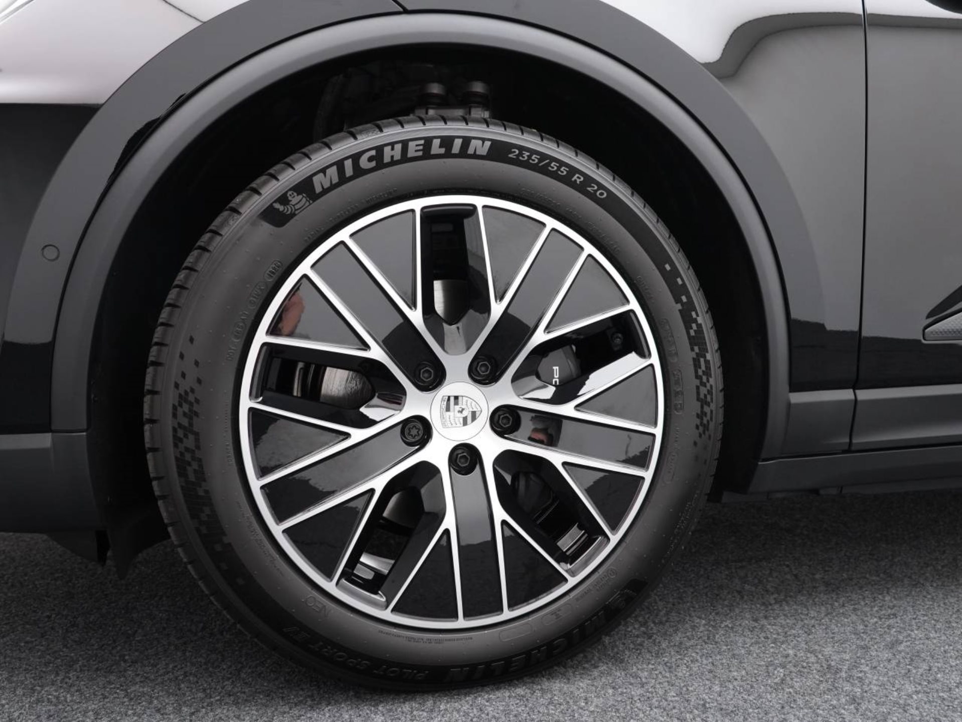 PORSCHE Macan 4-image-10