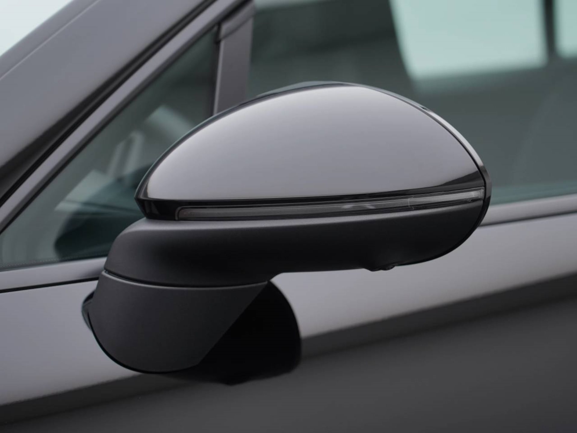PORSCHE Macan 4-image-12