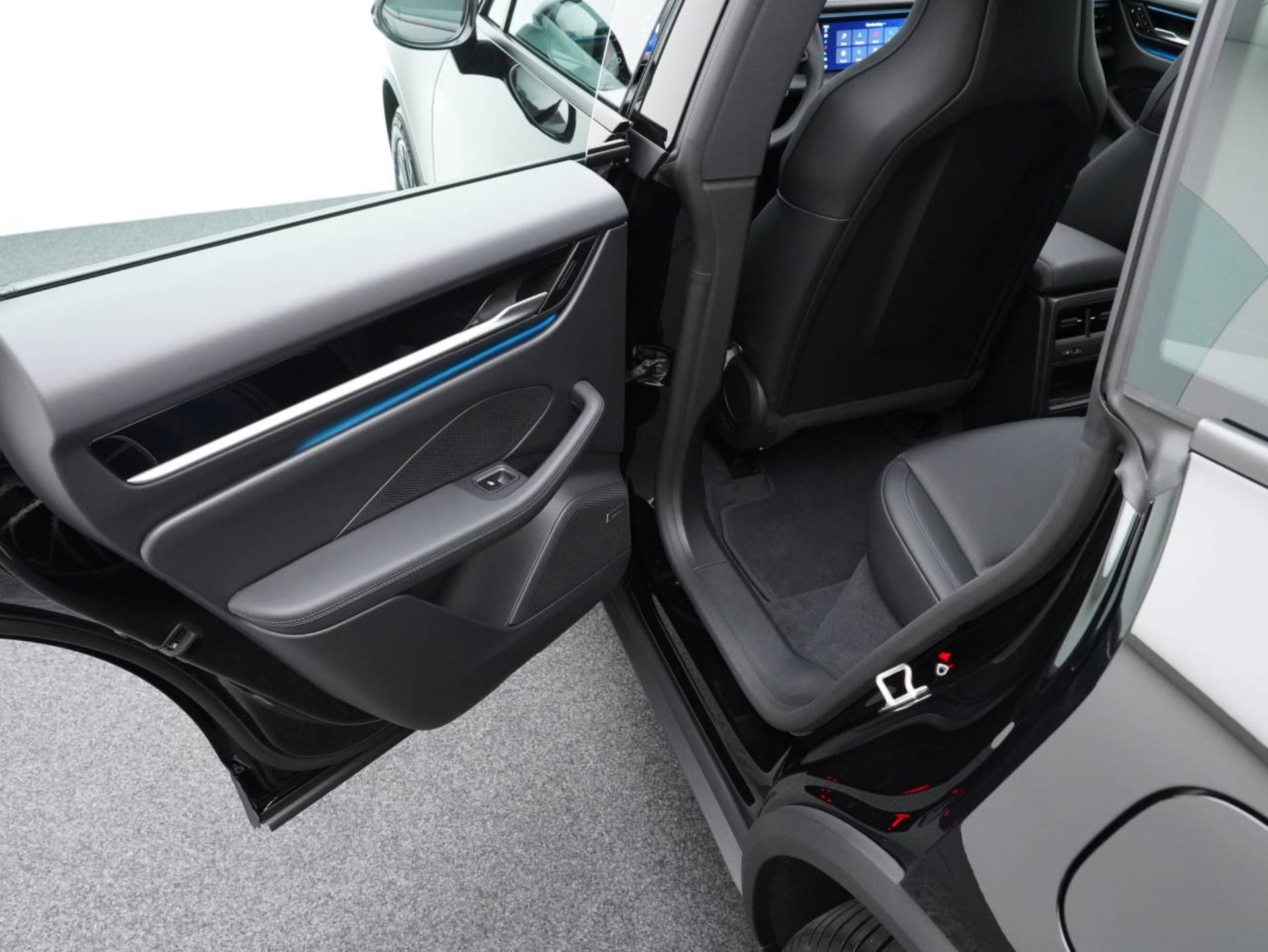 PORSCHE Macan 4-image-26