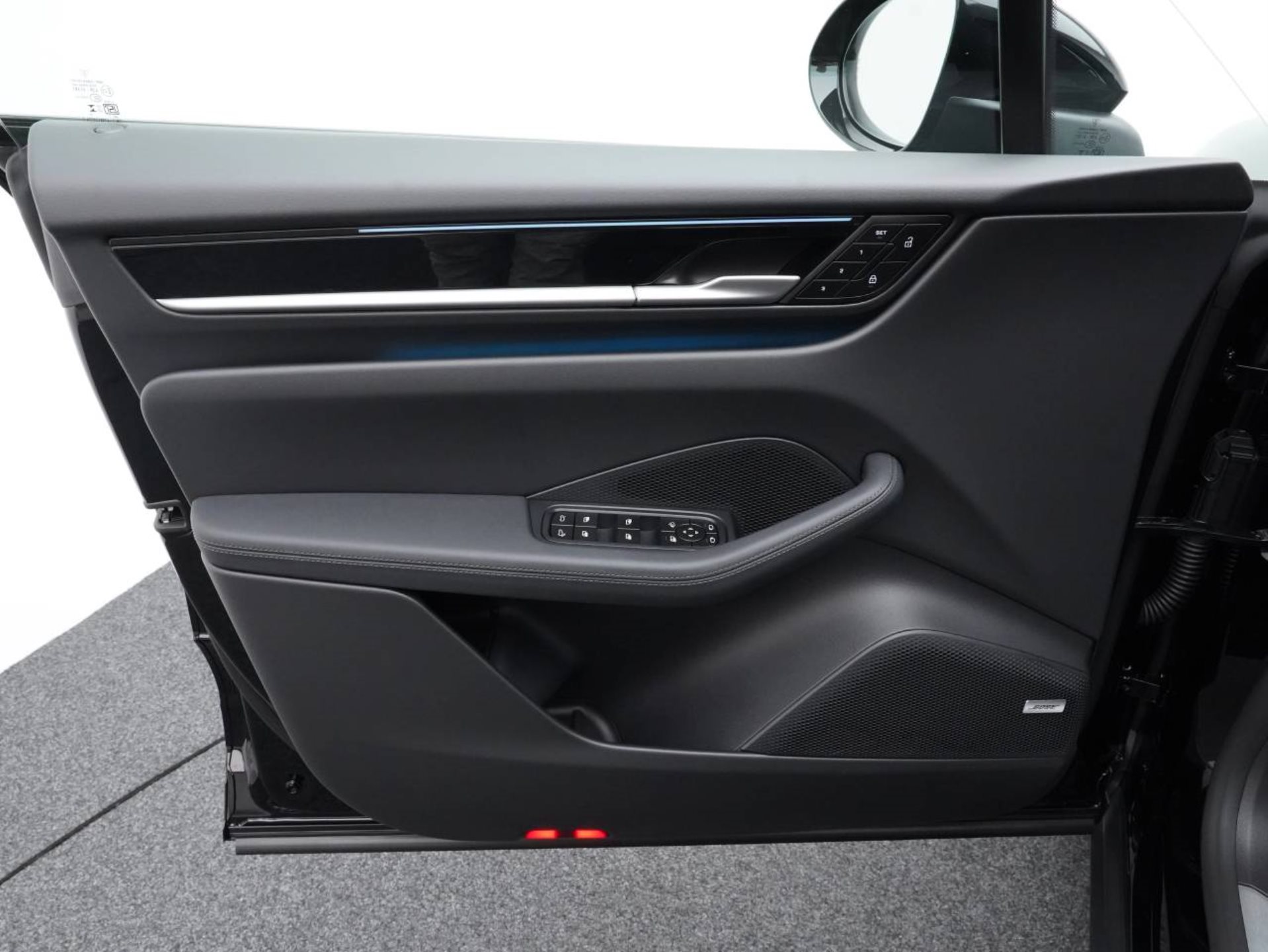 PORSCHE Macan 4-image-19