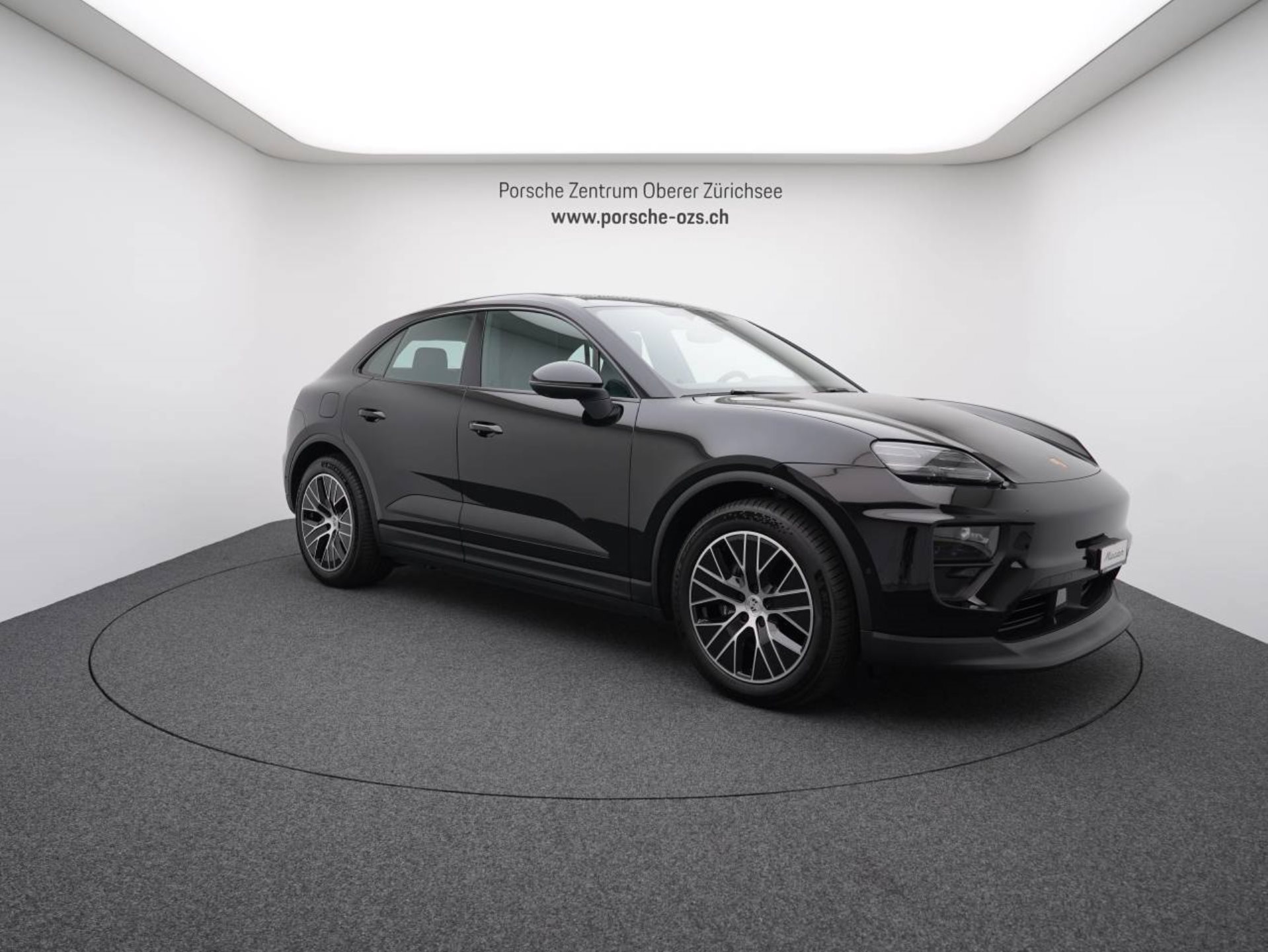 PORSCHE Macan 4-image-8