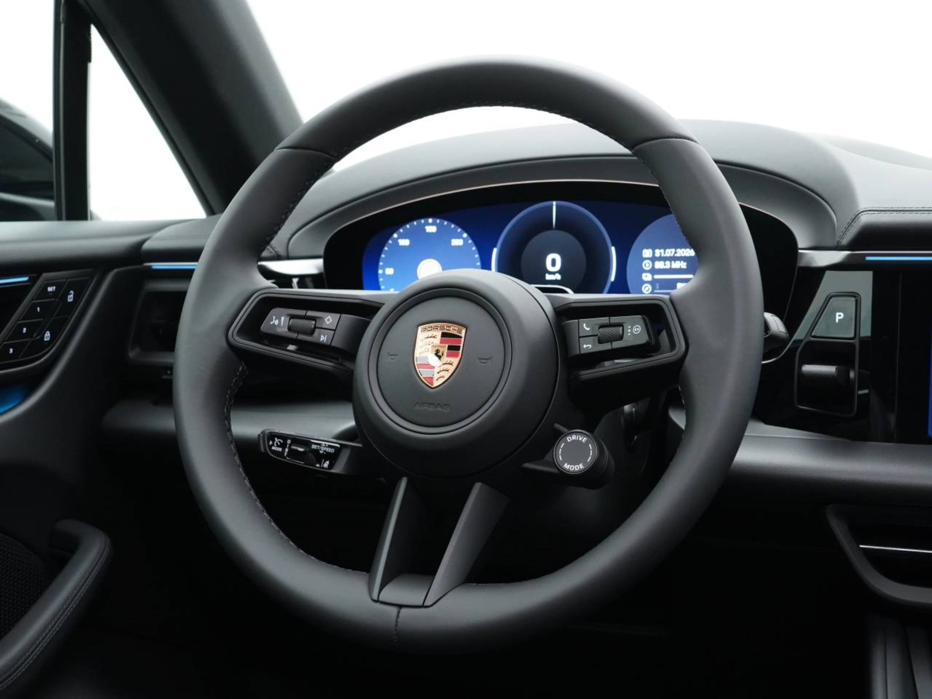PORSCHE Macan 4-image-15
