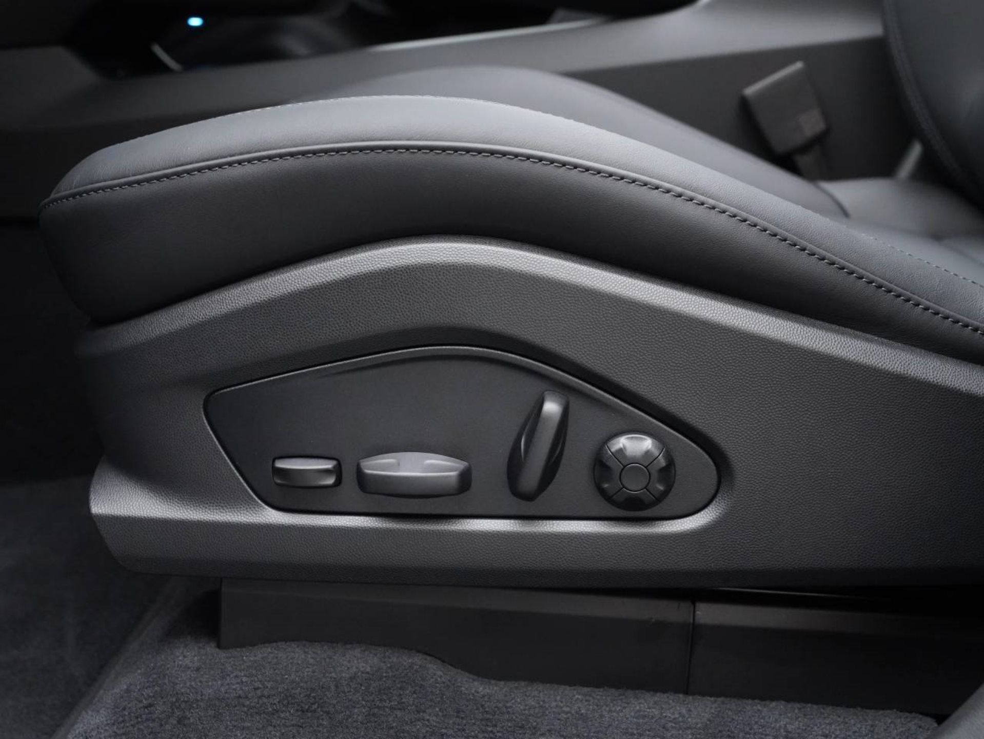 PORSCHE Macan 4-image-21