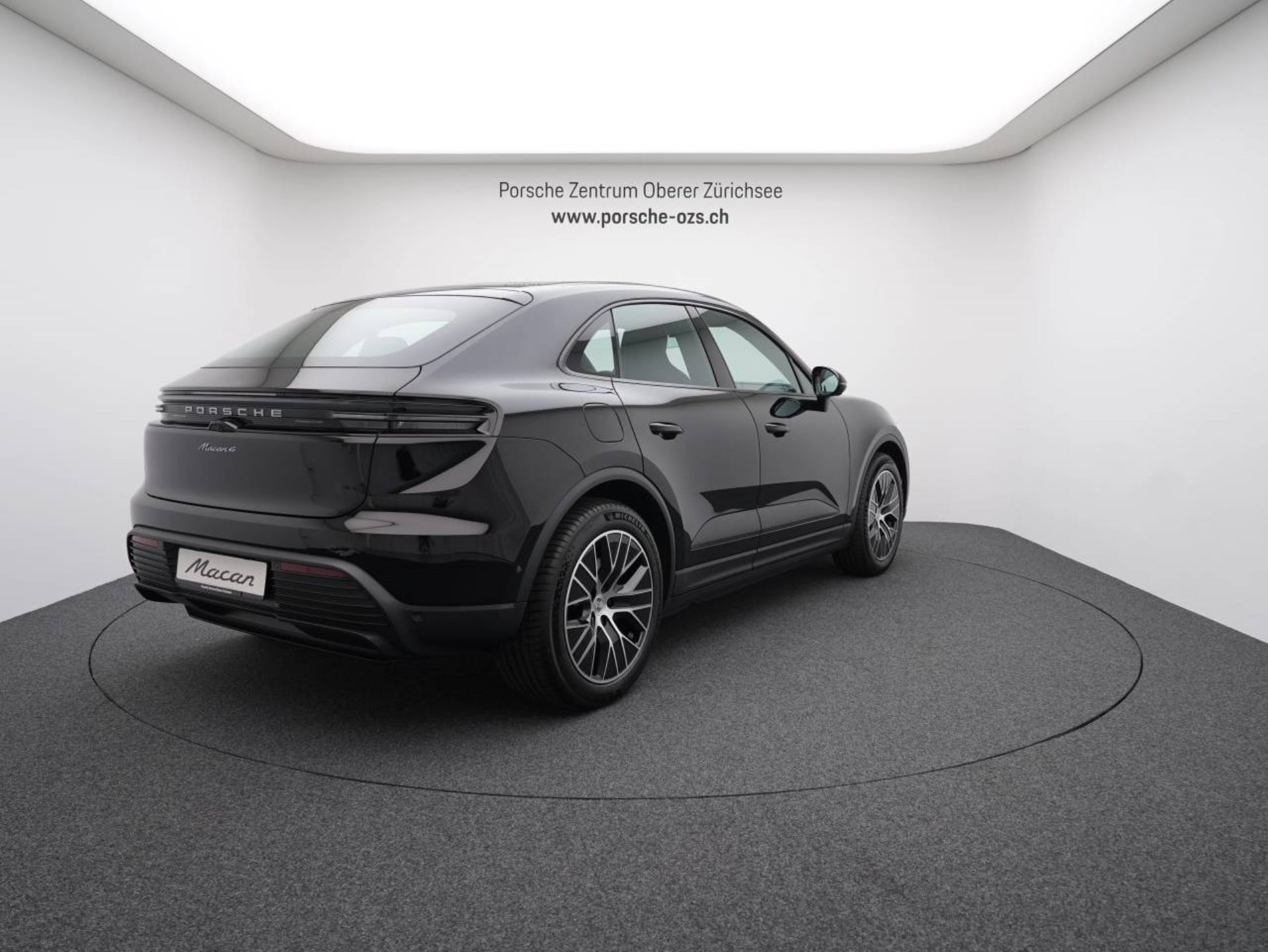 PORSCHE Macan 4-image-6