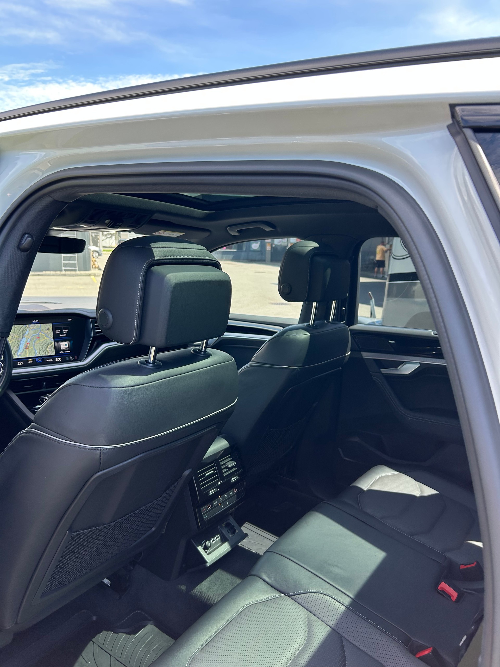 VW 3.0 V6 TDI 286 R-Line-image-4