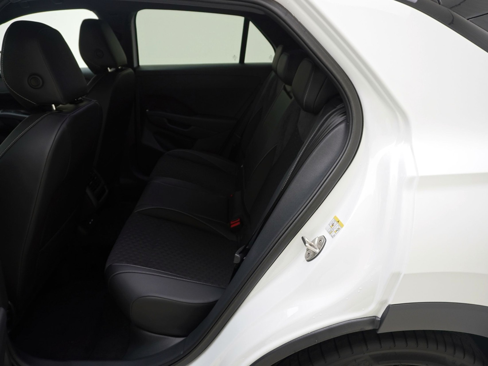 VW T-Roc 1.5 eTSI R-Line DSG-image-14