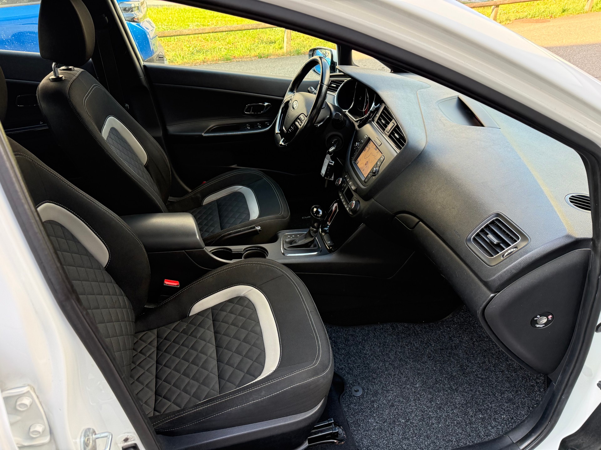 KIA Cee'd Sportswagon 1.6 CRDi Swiss Champion DCT-image-12