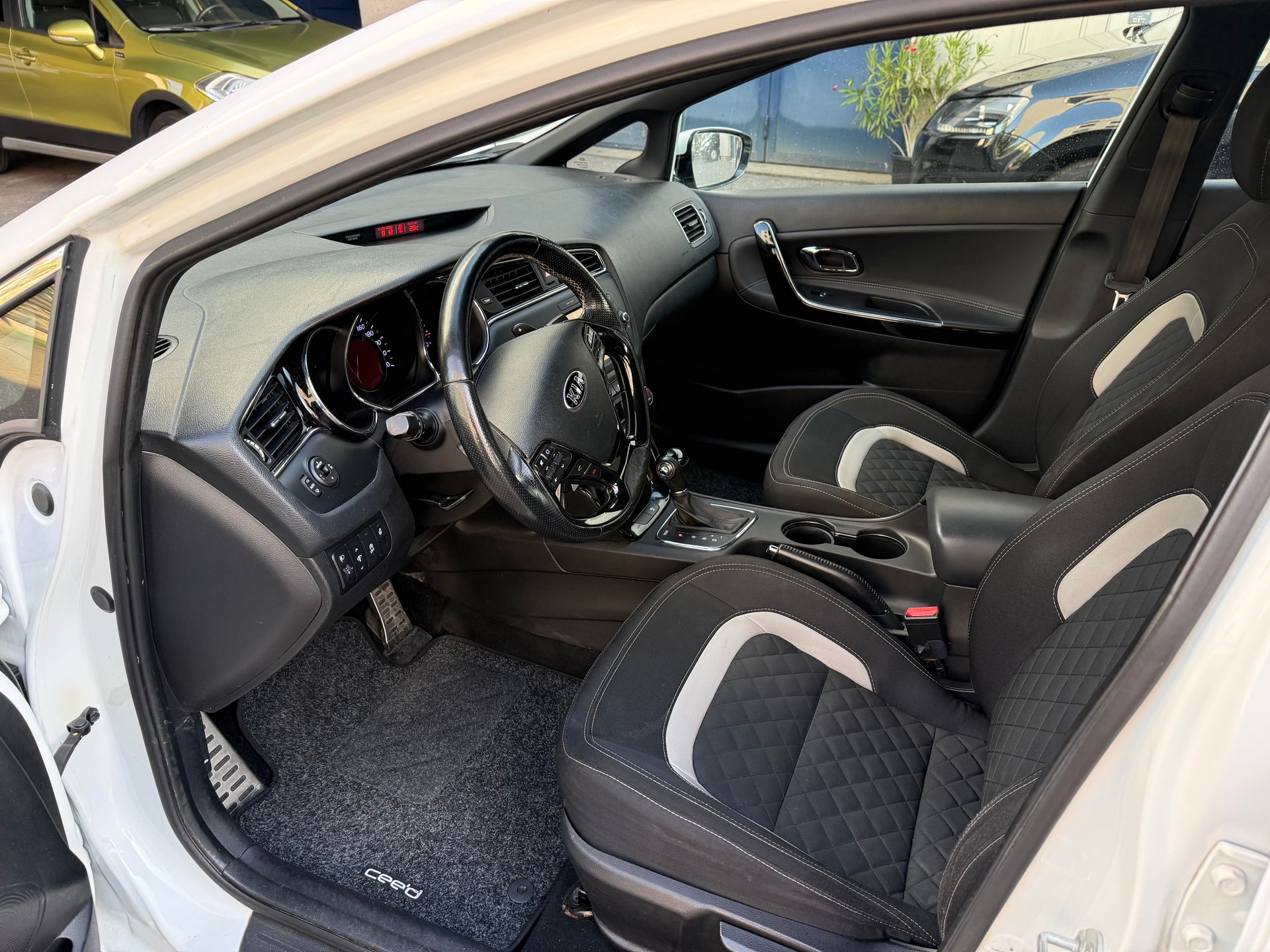 KIA Cee'd Sportswagon 1.6 CRDi Swiss Champion DCT-image-8