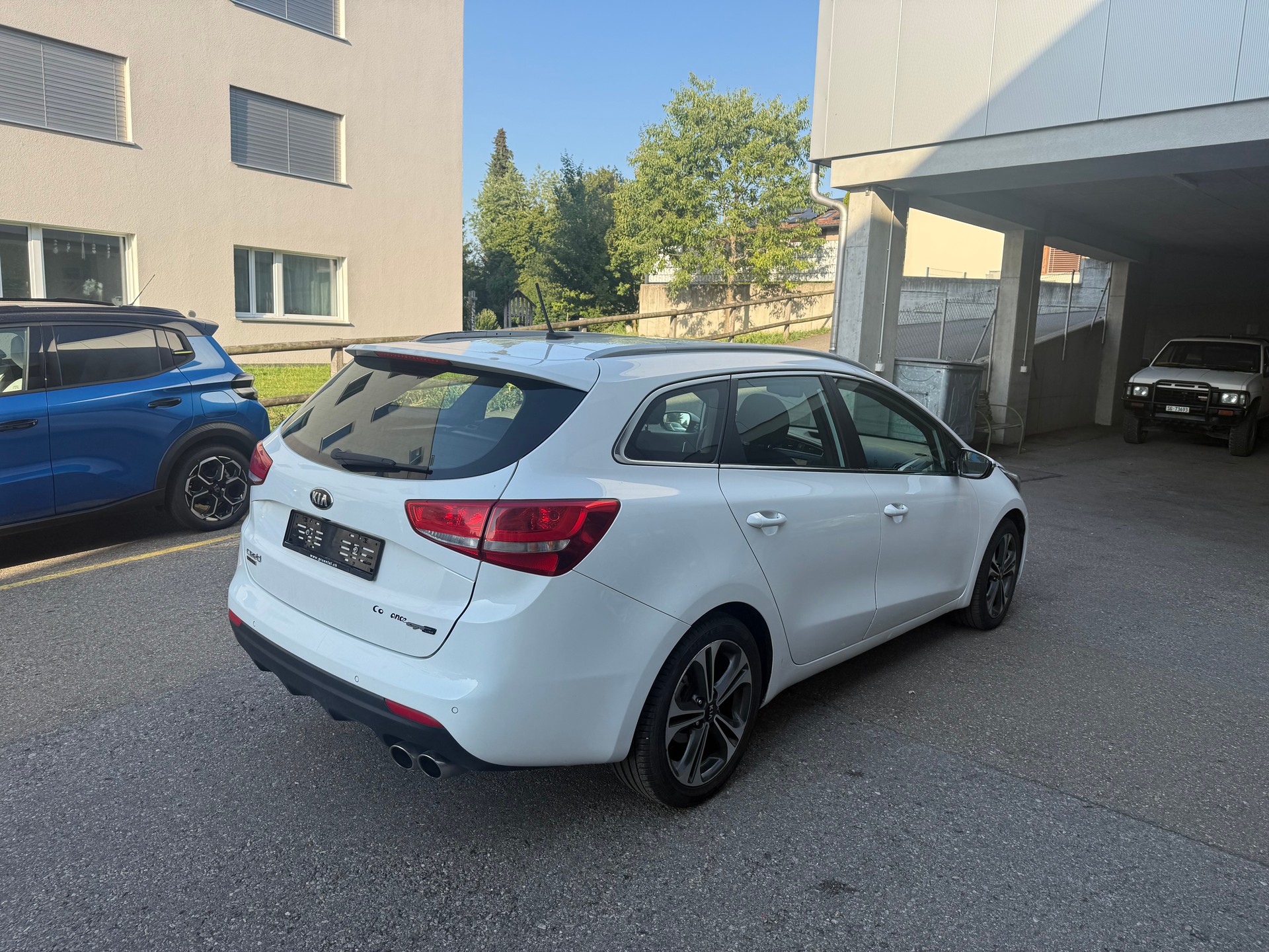 KIA Cee'd Sportswagon 1.6 CRDi Swiss Champion DCT-image-3