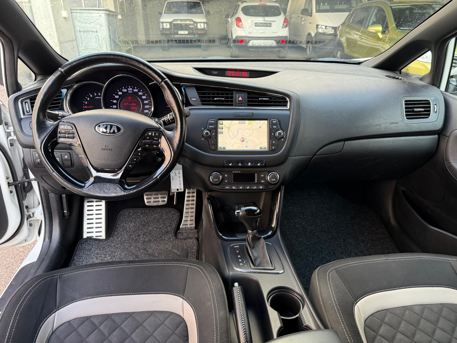 KIA Cee'd Sportswagon 1.6 CRDi Swiss Champion DCT-image-9