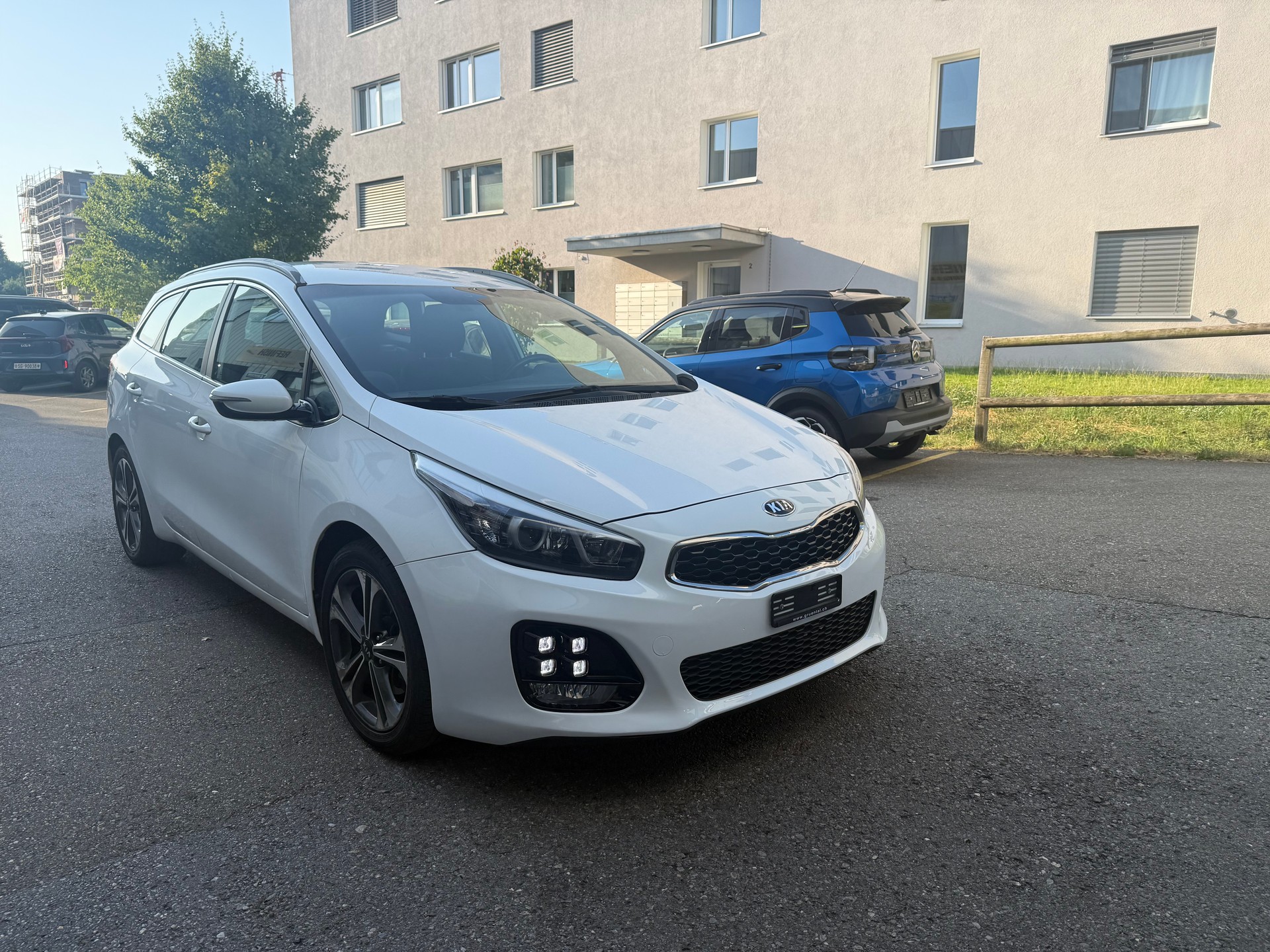 KIA Cee'd Sportswagon 1.6 CRDi Swiss Champion DCT-image-0