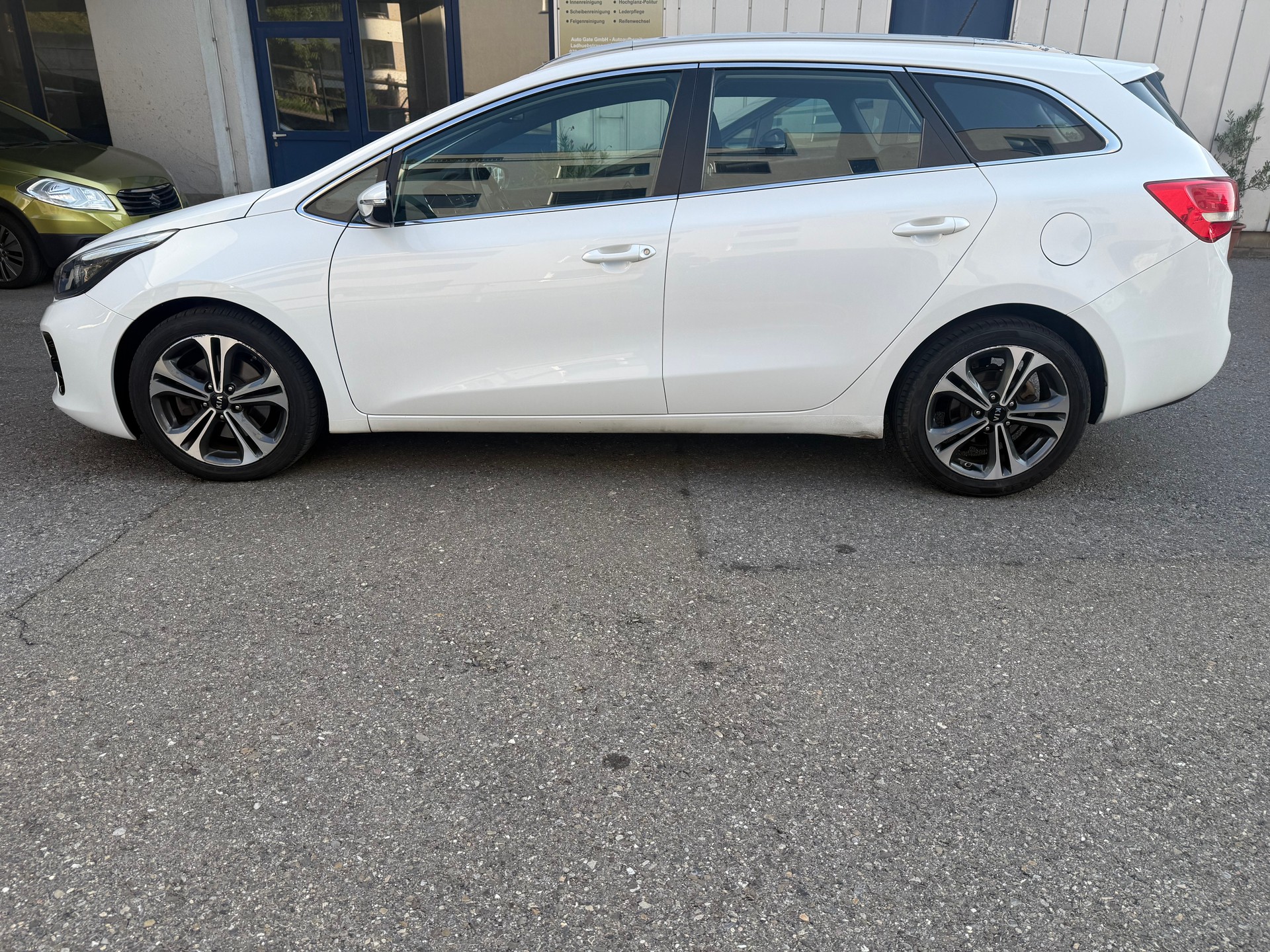 KIA Cee'd Sportswagon 1.6 CRDi Swiss Champion DCT-image-6
