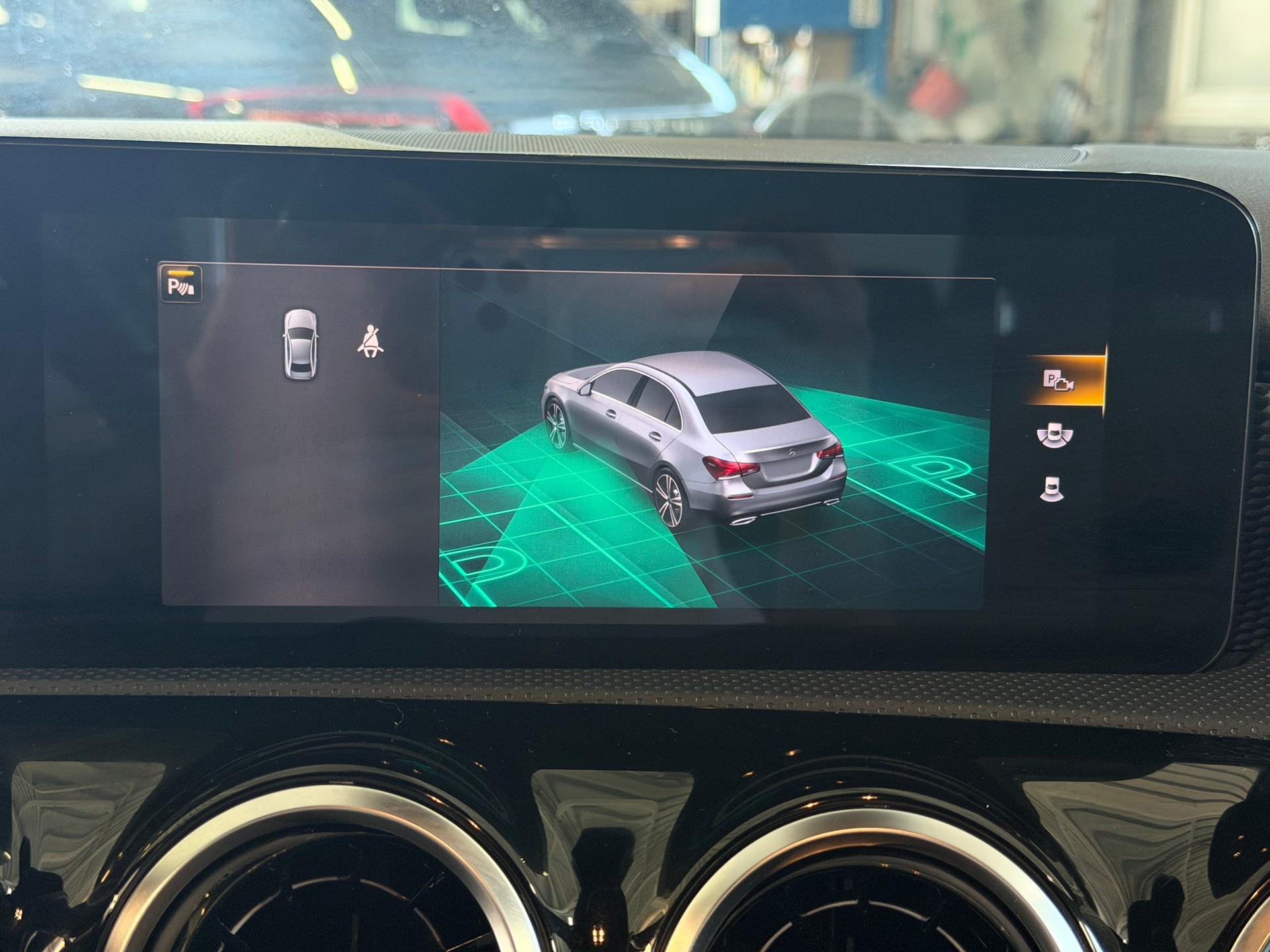 MERCEDES-BENZ A 200 Progressive 7G-DCT | Limousine | Frisch MFK | Ab Service | Navi | RF-Kamera-image-19
