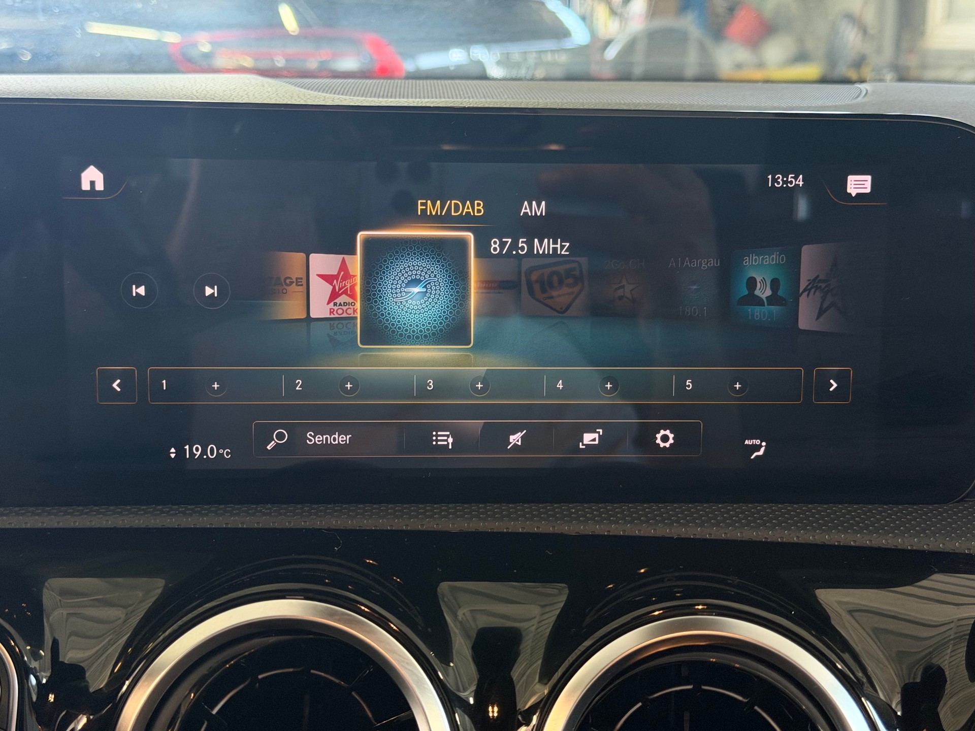 MERCEDES-BENZ A 200 Progressive 7G-DCT | Limousine | Frisch MFK | Ab Service | Navi | RF-Kamera-image-18