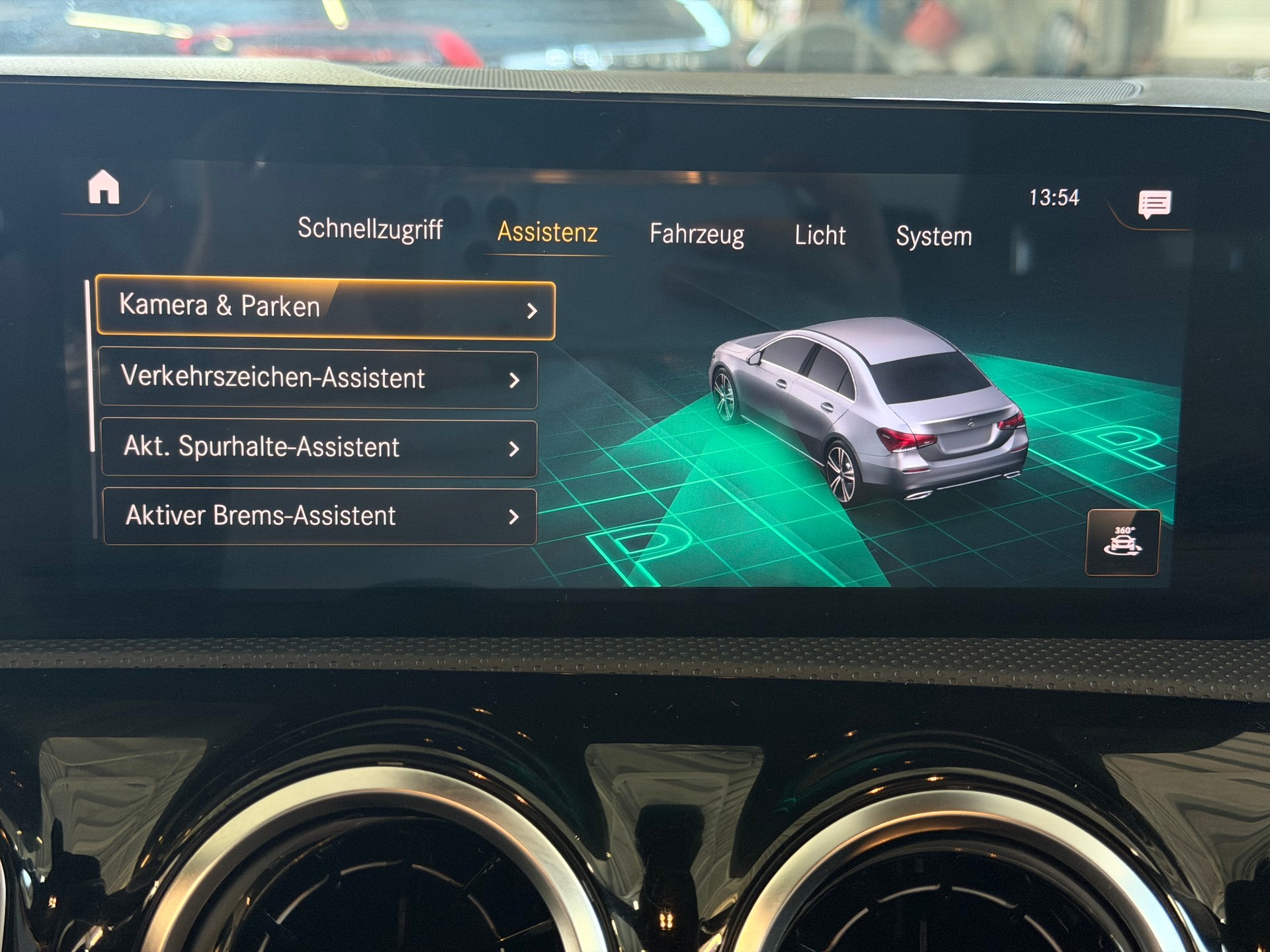 MERCEDES-BENZ A 200 Progressive 7G-DCT | Limousine | Frisch MFK | Ab Service | Navi | RF-Kamera-image-16