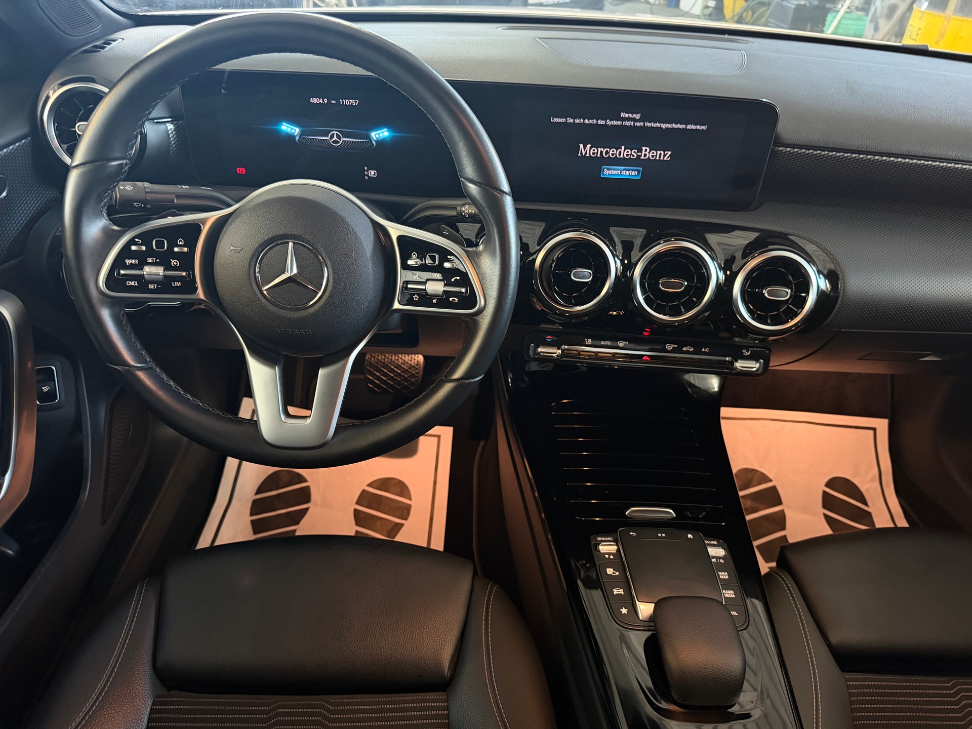 MERCEDES-BENZ A 200 Progressive 7G-DCT | Limousine | Frisch MFK | Ab Service | Navi | RF-Kamera-image-11