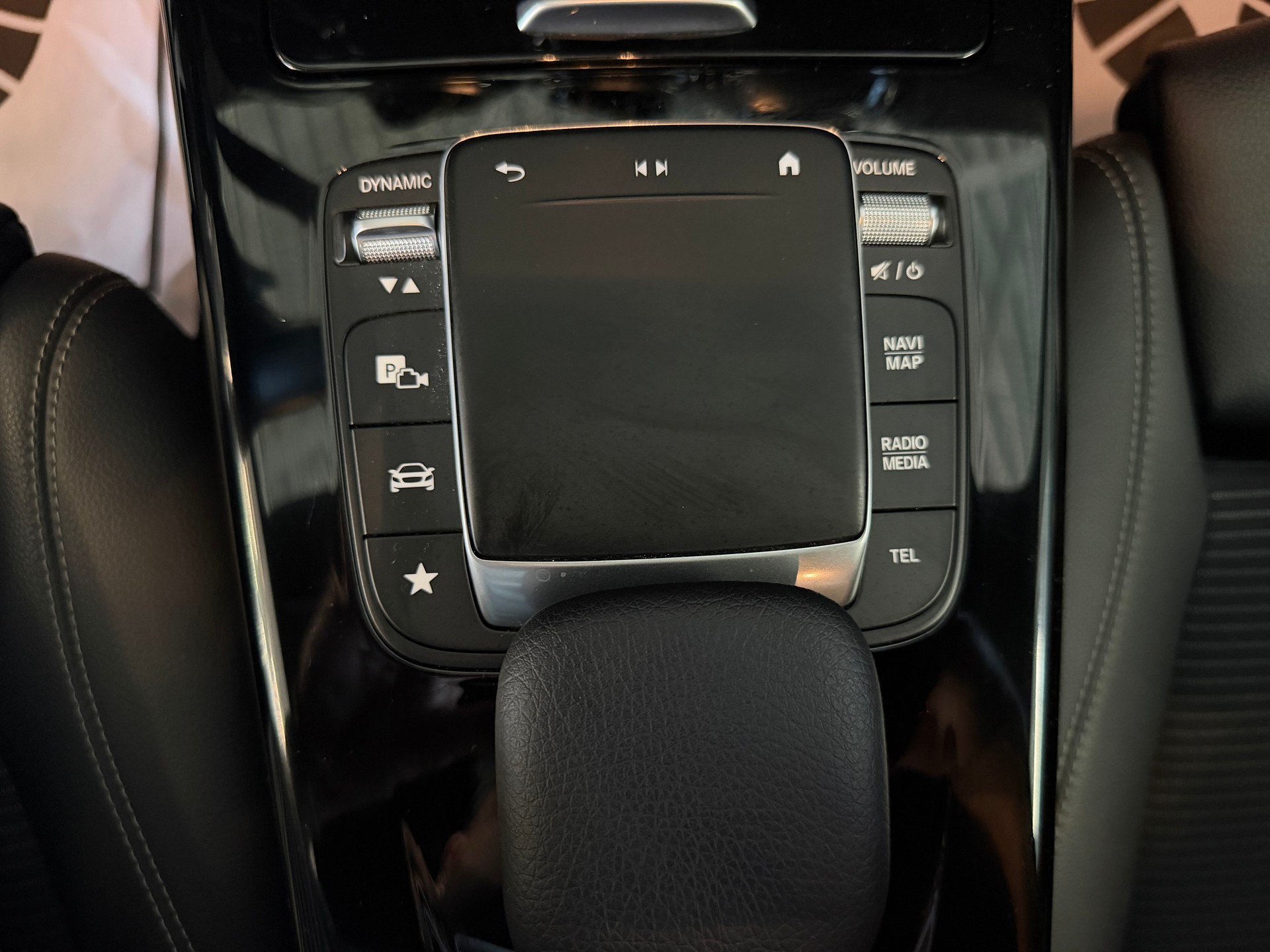 MERCEDES-BENZ A 200 Progressive 7G-DCT | Limousine | Frisch MFK | Ab Service | Navi | RF-Kamera-image-12