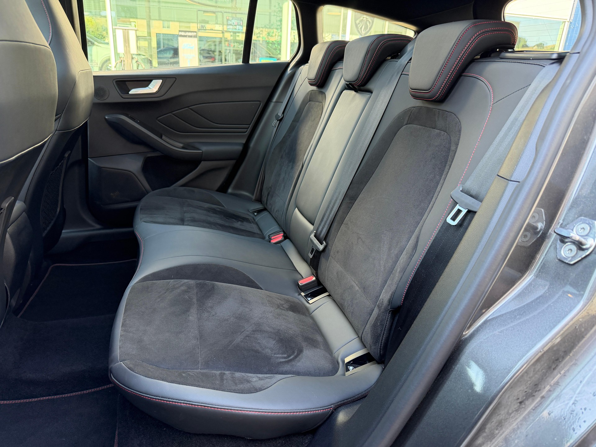 FORD Focus Station Wagon 2.3 EcoB ST X-image-11