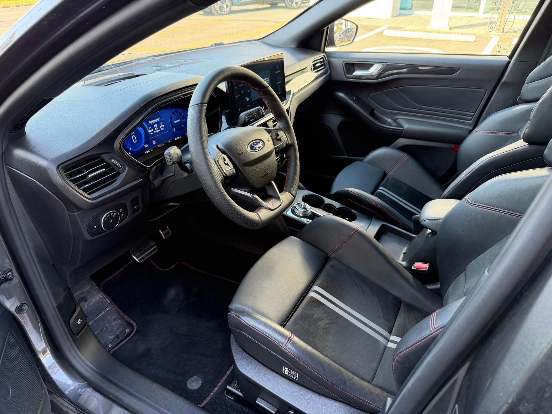 FORD Focus Station Wagon 2.3 EcoB ST X-image-8