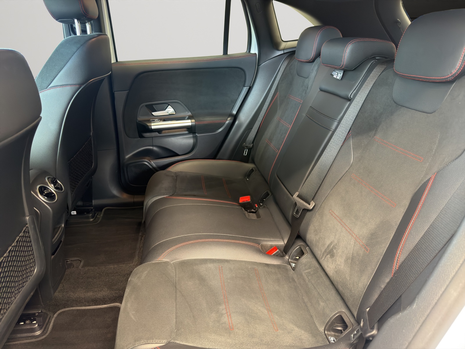 MERCEDES-BENZ EQA 250 AMG Line AMG Line-image-12