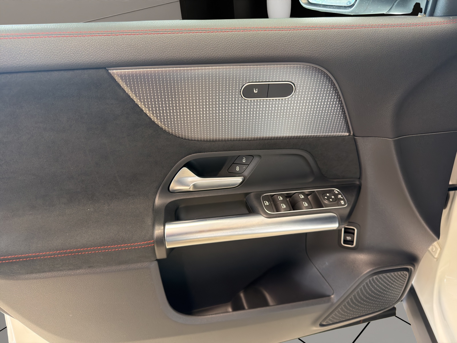 MERCEDES-BENZ EQA 250 AMG Line AMG Line-image-9