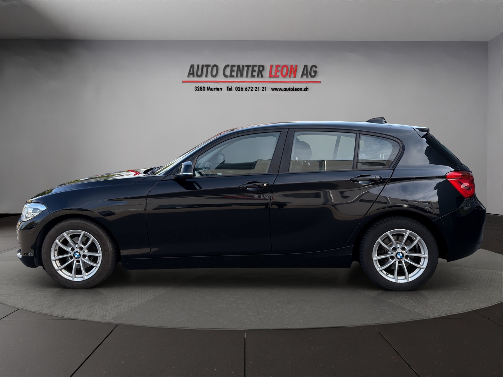 BMW 118i Sport Line Steptronic-showroom-element-2