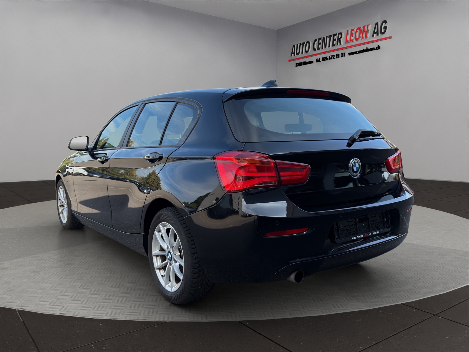 BMW 118i Sport Line Steptronic-showroom-element-3