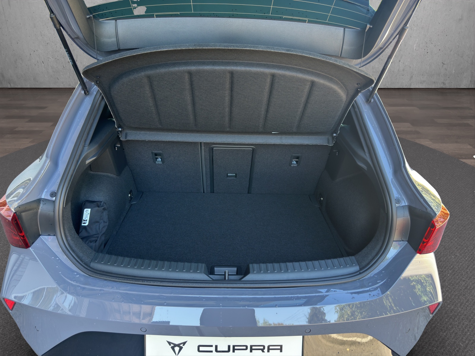 CUPRA LEON 2.0 TSI Prime Extreme DSG 325 PS Edition-image-12