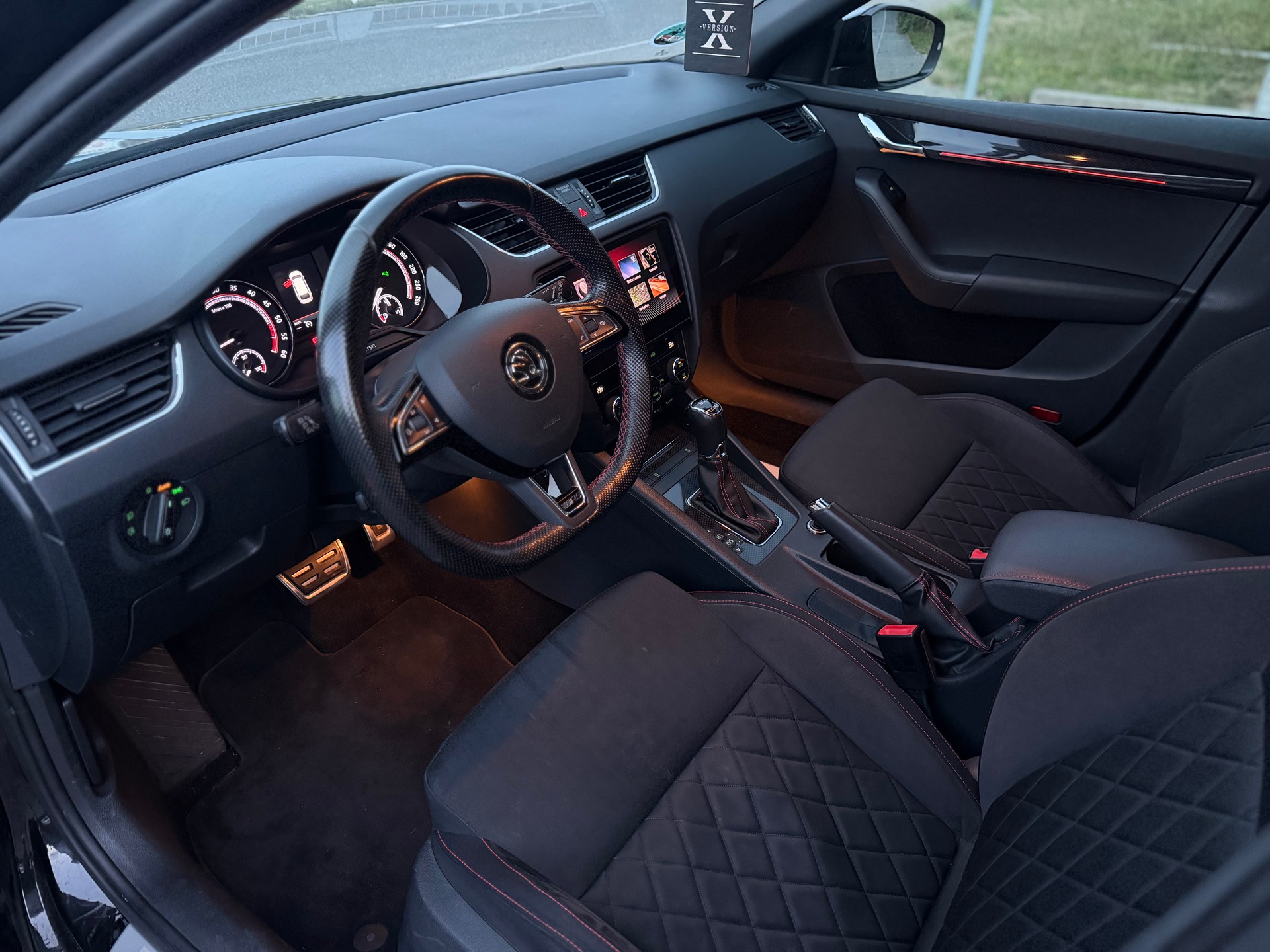 SKODA Octavia Combi 2.0 TDI RS 4x4 DSG-image-6