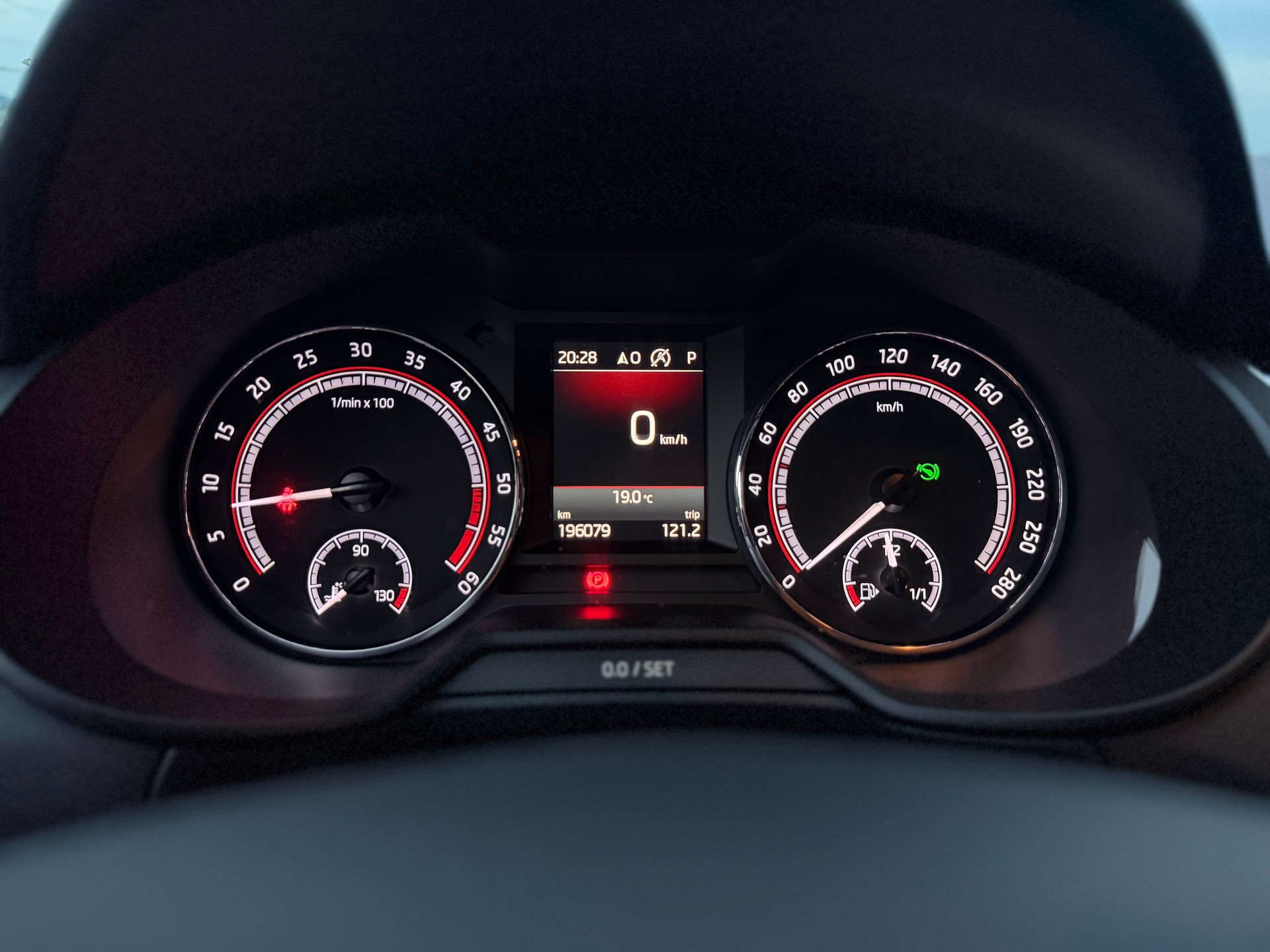 SKODA Octavia Combi 2.0 TDI RS 4x4 DSG-image-9