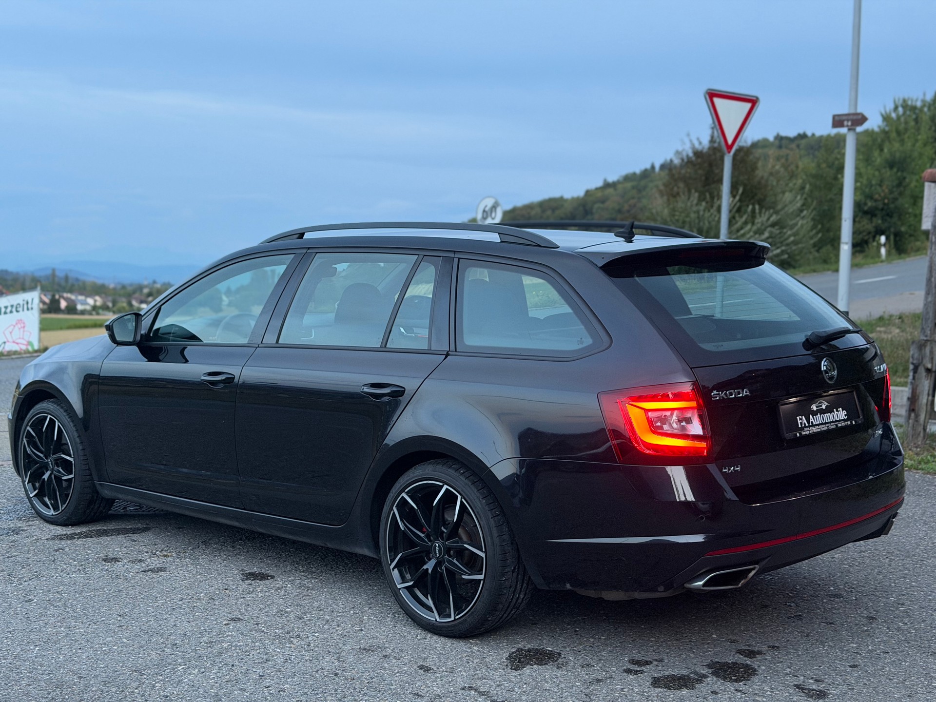 SKODA Octavia Combi 2.0 TDI RS 4x4 DSG-image-2