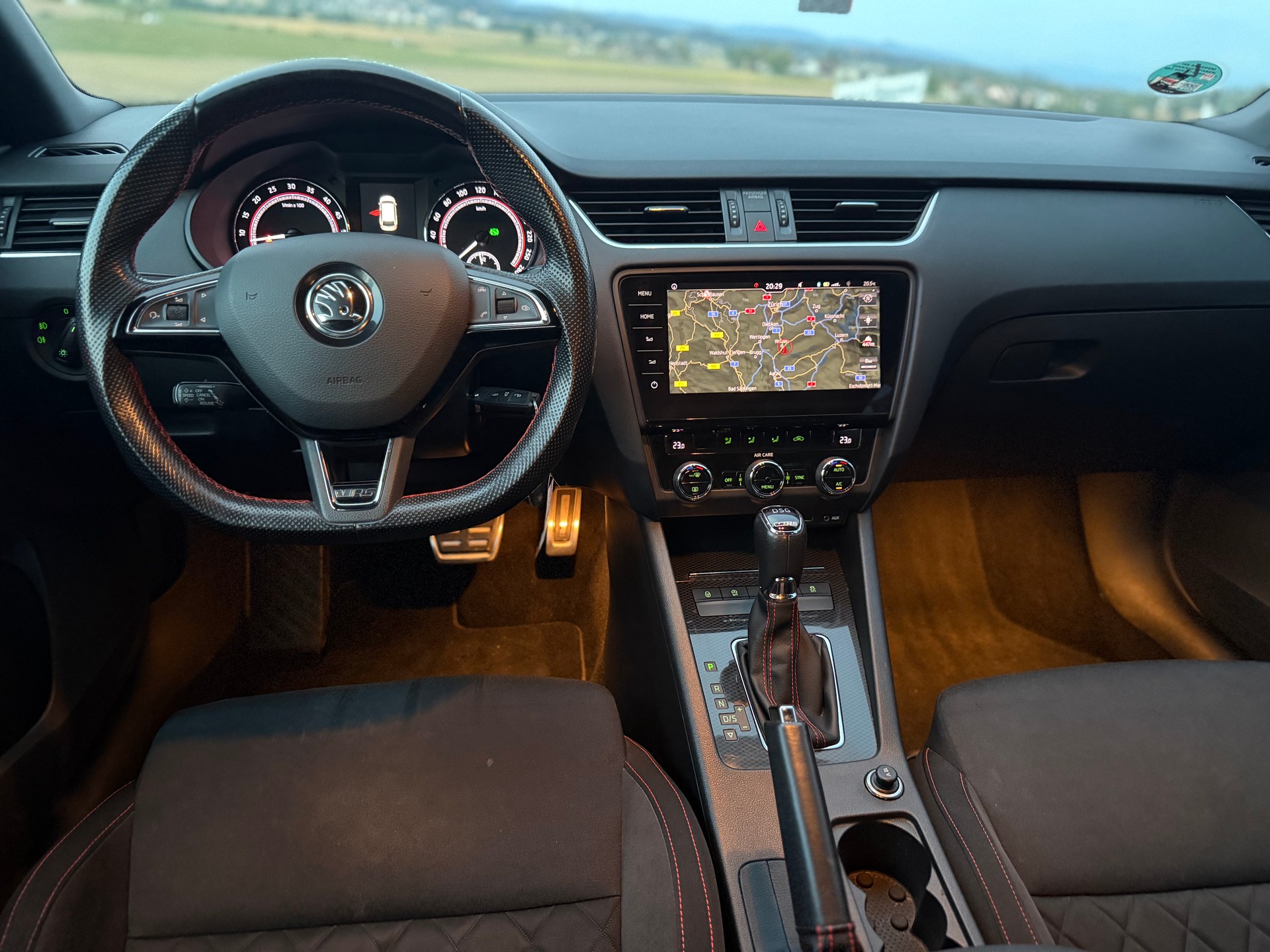 SKODA Octavia Combi 2.0 TDI RS 4x4 DSG-image-7