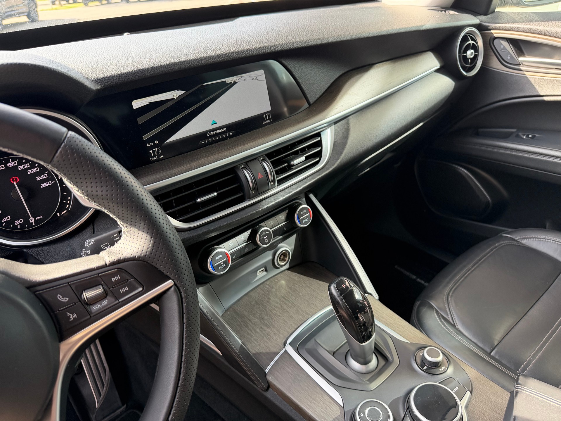 ALFA ROMEO Stelvio 2.0 FIRST EDITION 280 PS - Q4 Automatic - Ausstattung - Rückfahrk.-image-13