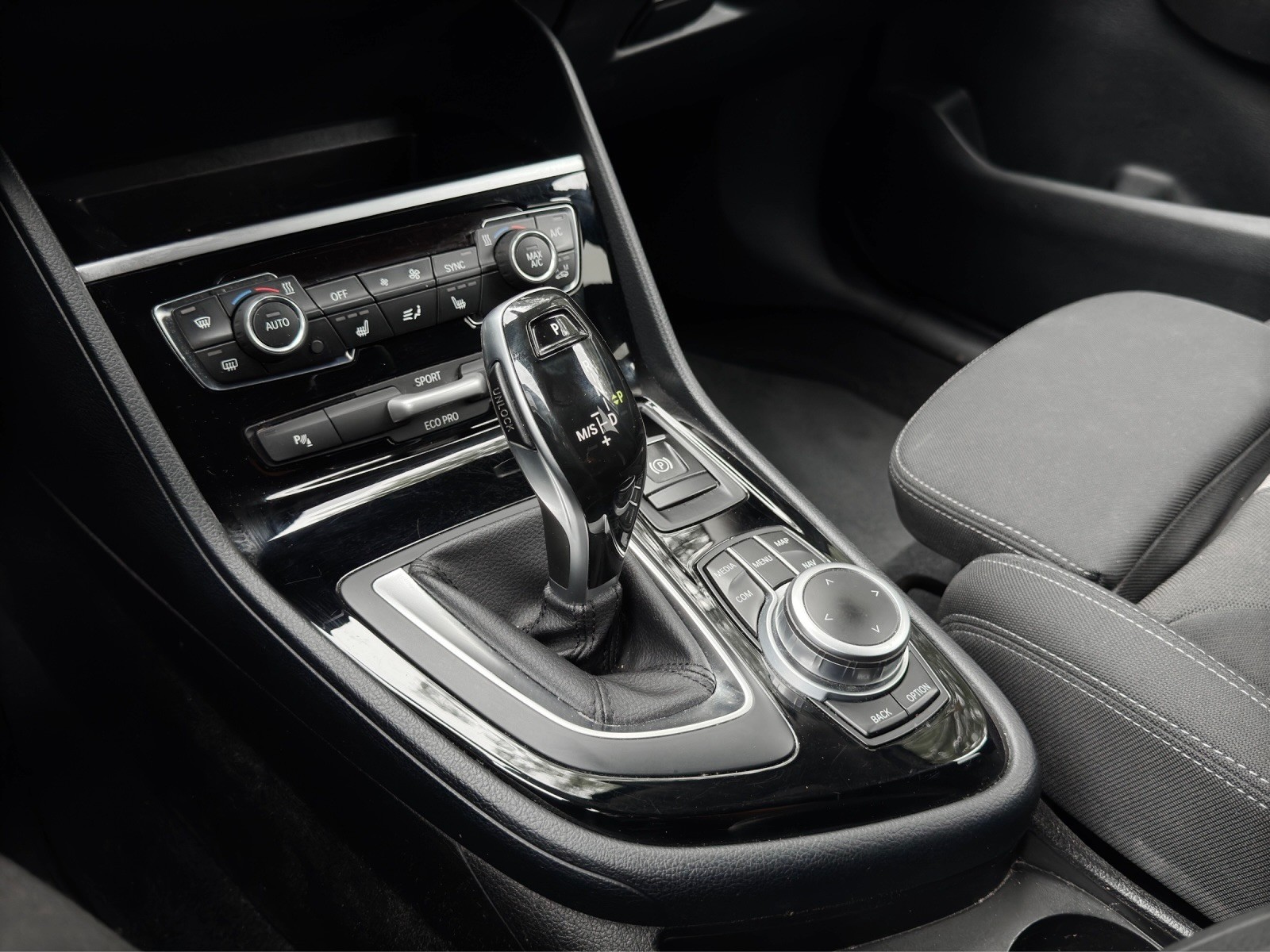 BMW 218d xDrive Gran Tourer Steptronic-image-17