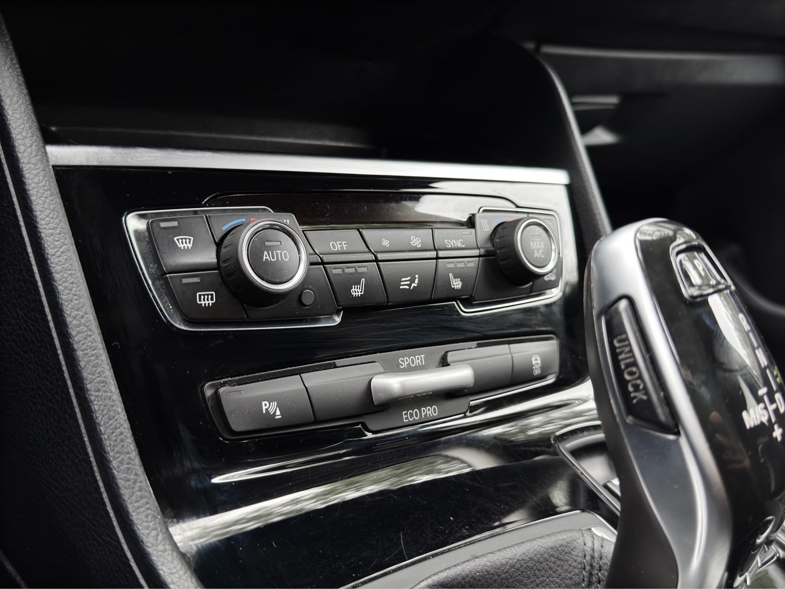 BMW 218d xDrive Gran Tourer Steptronic-image-18