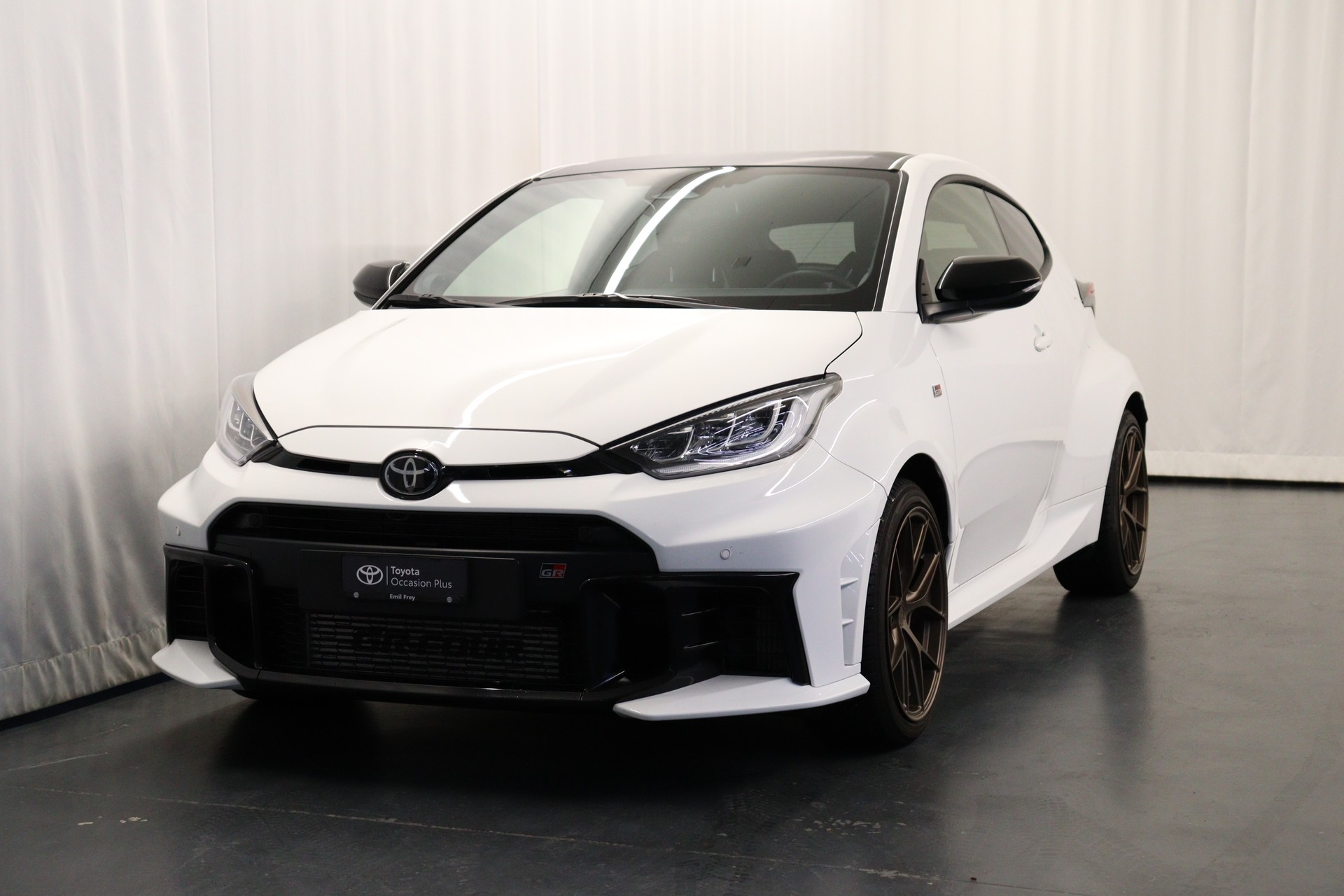 TOYOTA Yaris 1.6 GR Sport A-showroom-element-1