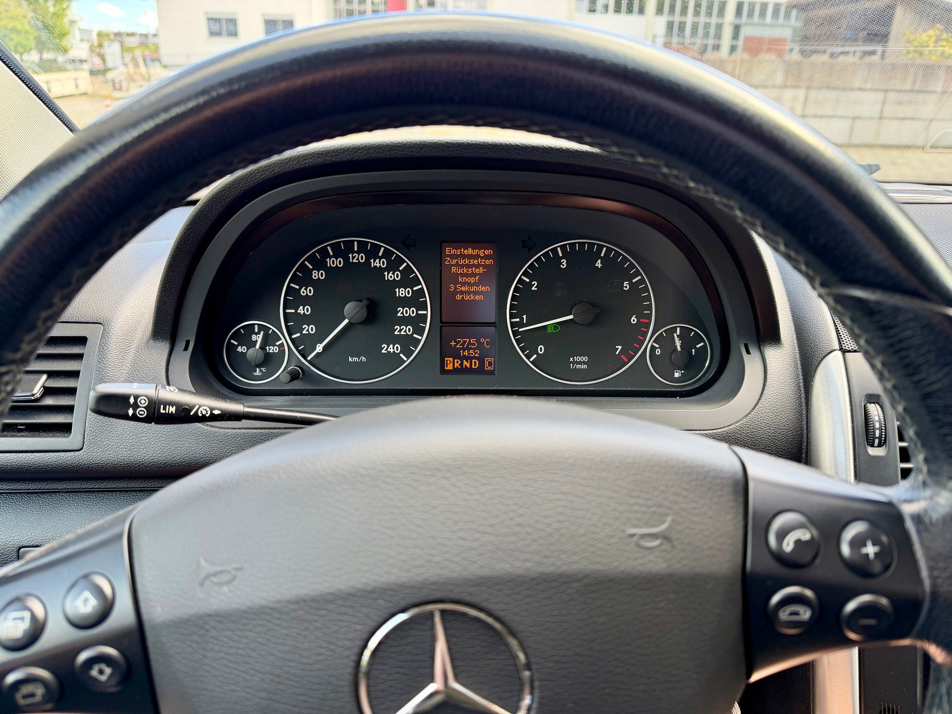 MERCEDES-BENZ A 180 Classic-image-2