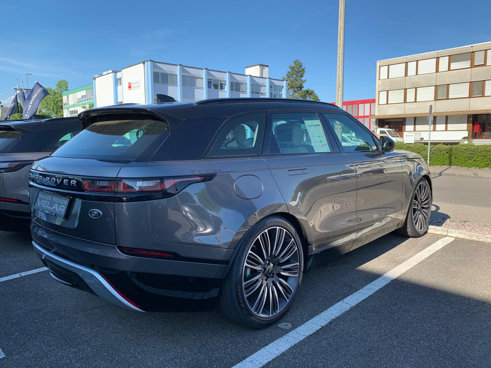 LAND ROVER 3.0 D 300 R-Dynamic-image-2