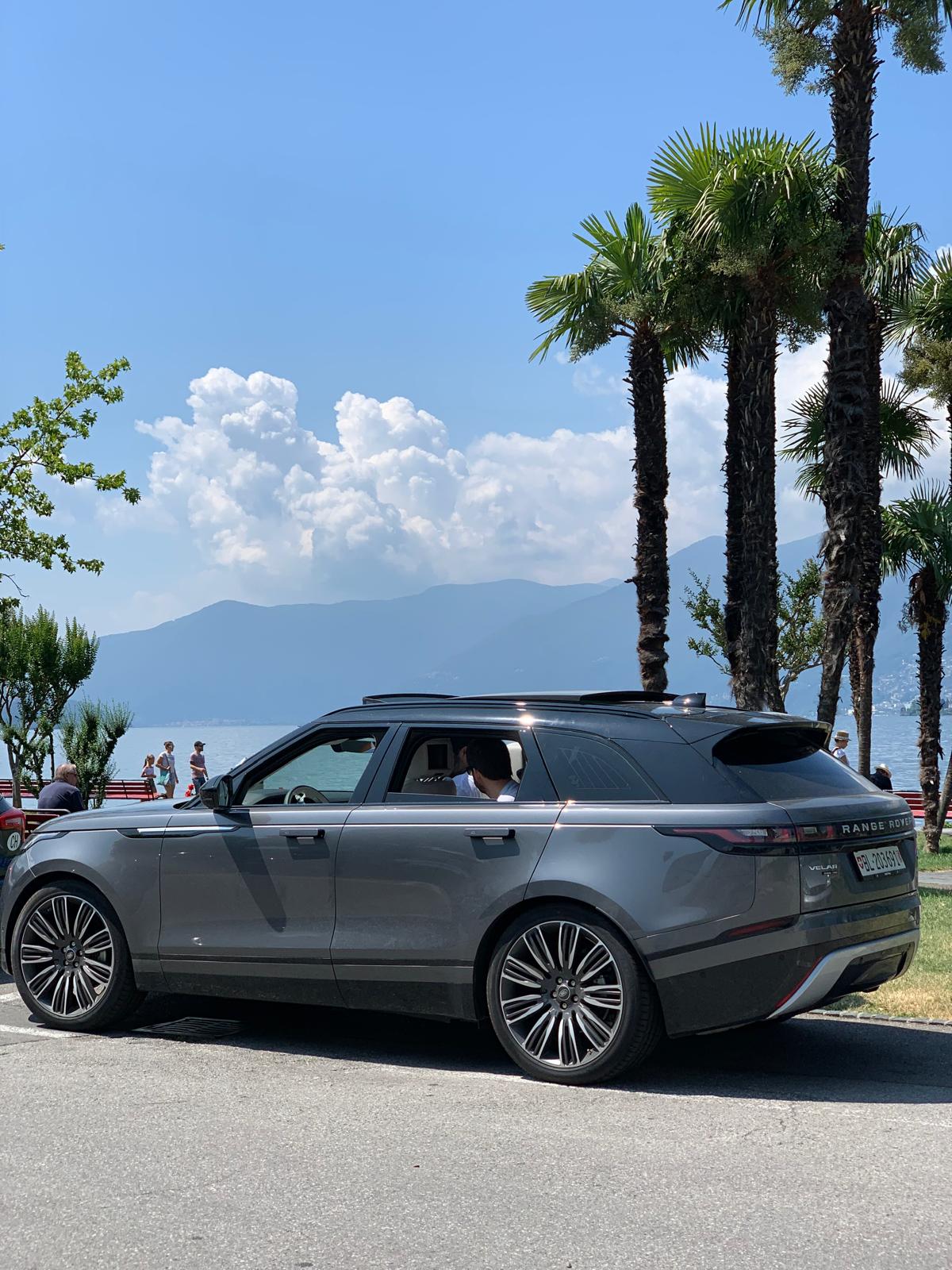 LAND ROVER 3.0 D 300 R-Dynamic-image-4